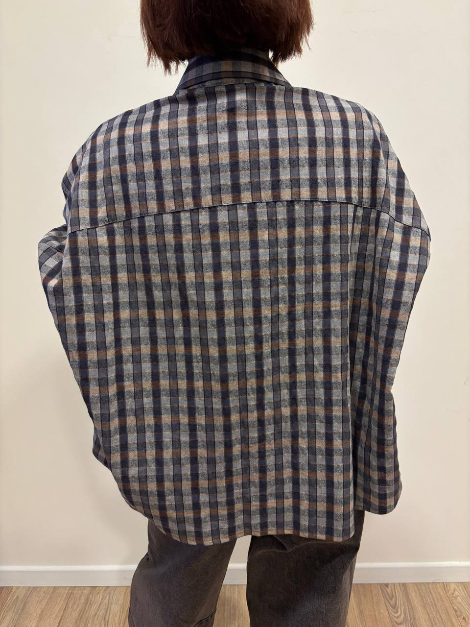 HAVEONE - Camicia a scatola in misto cotone e viscosa a quadri blu e contrasto marrone