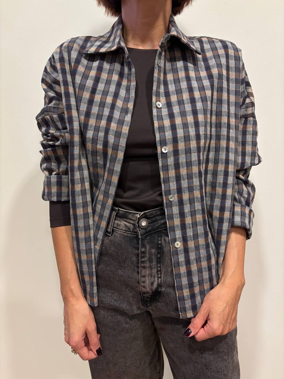 HAVEONE - Camicia a scatola in misto cotone e viscosa a quadri blu e contrasto marrone