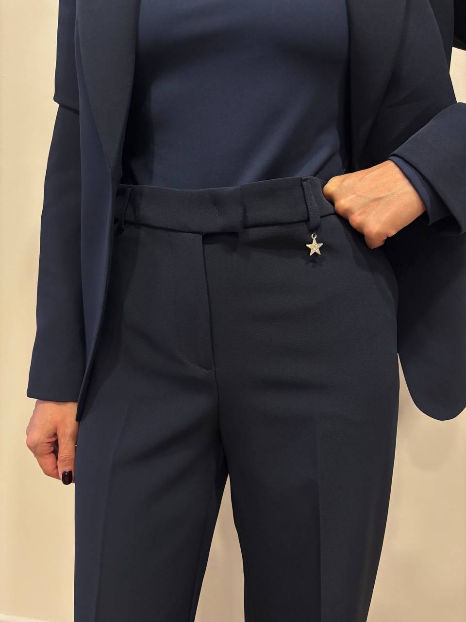 SOUVENIR - Completo giacca monopetto a un bottone e pantalone palazzo dritto color blu