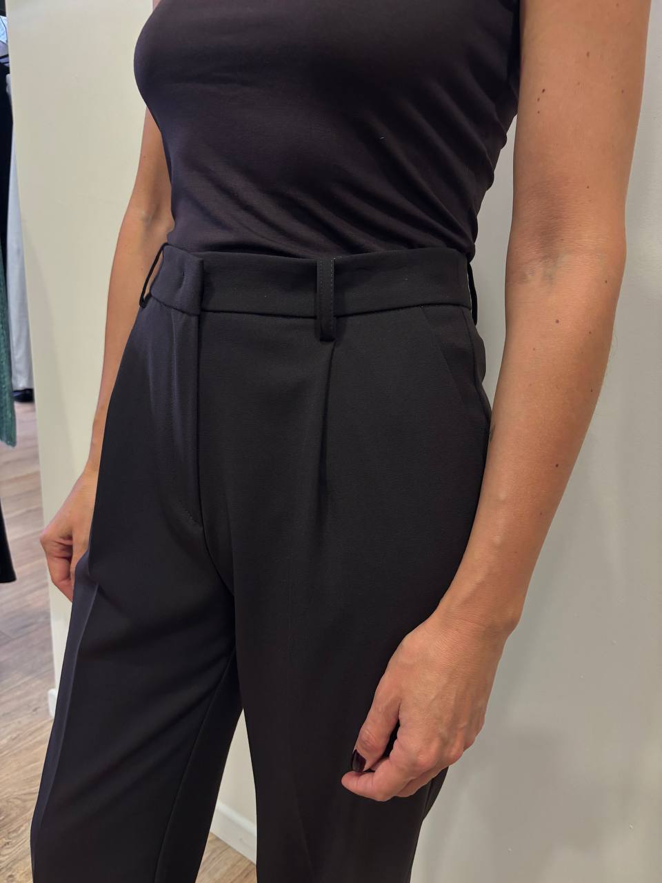 KAOS - Pantalone a gamba dritta in jersey con pinces color moro