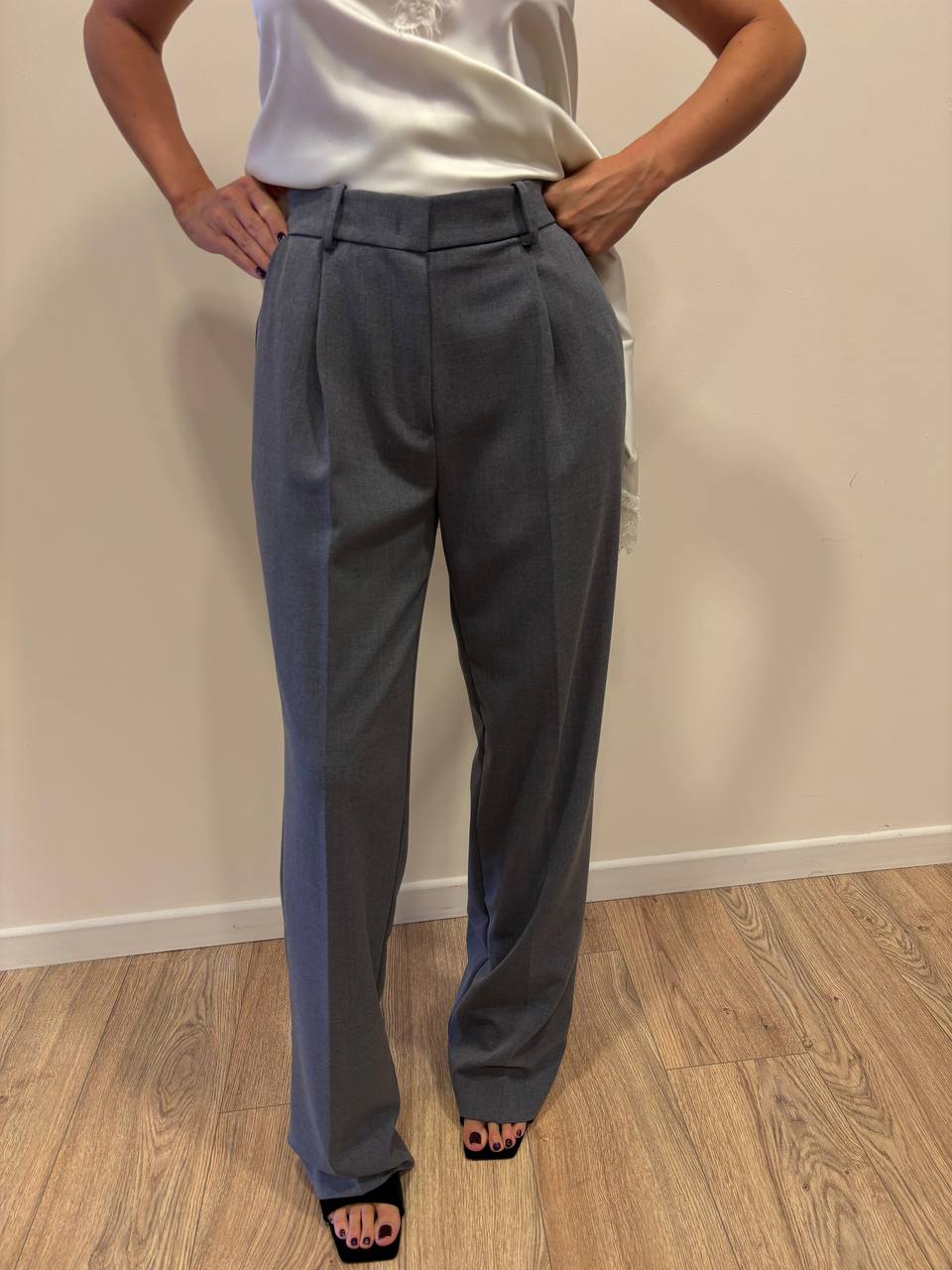 KAOS - Pantalone a gamba dritta in jersey con pinces color grigio