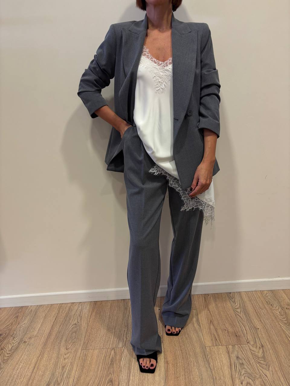 KAOS - Pantalone a gamba dritta in jersey con pinces color grigio