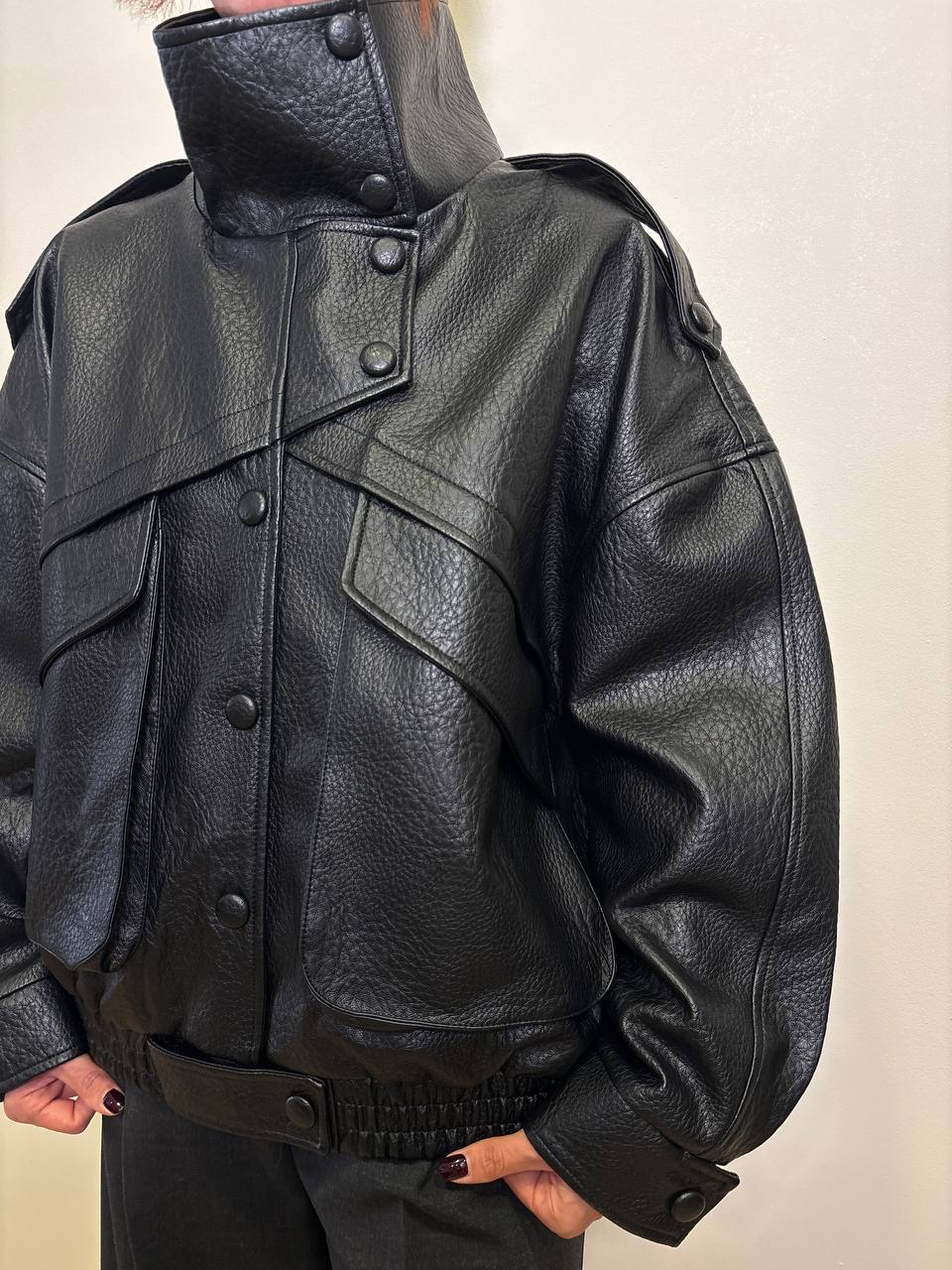 LUMINA - Bomber over in ecopelle martellato con tasche e bottoni color nero