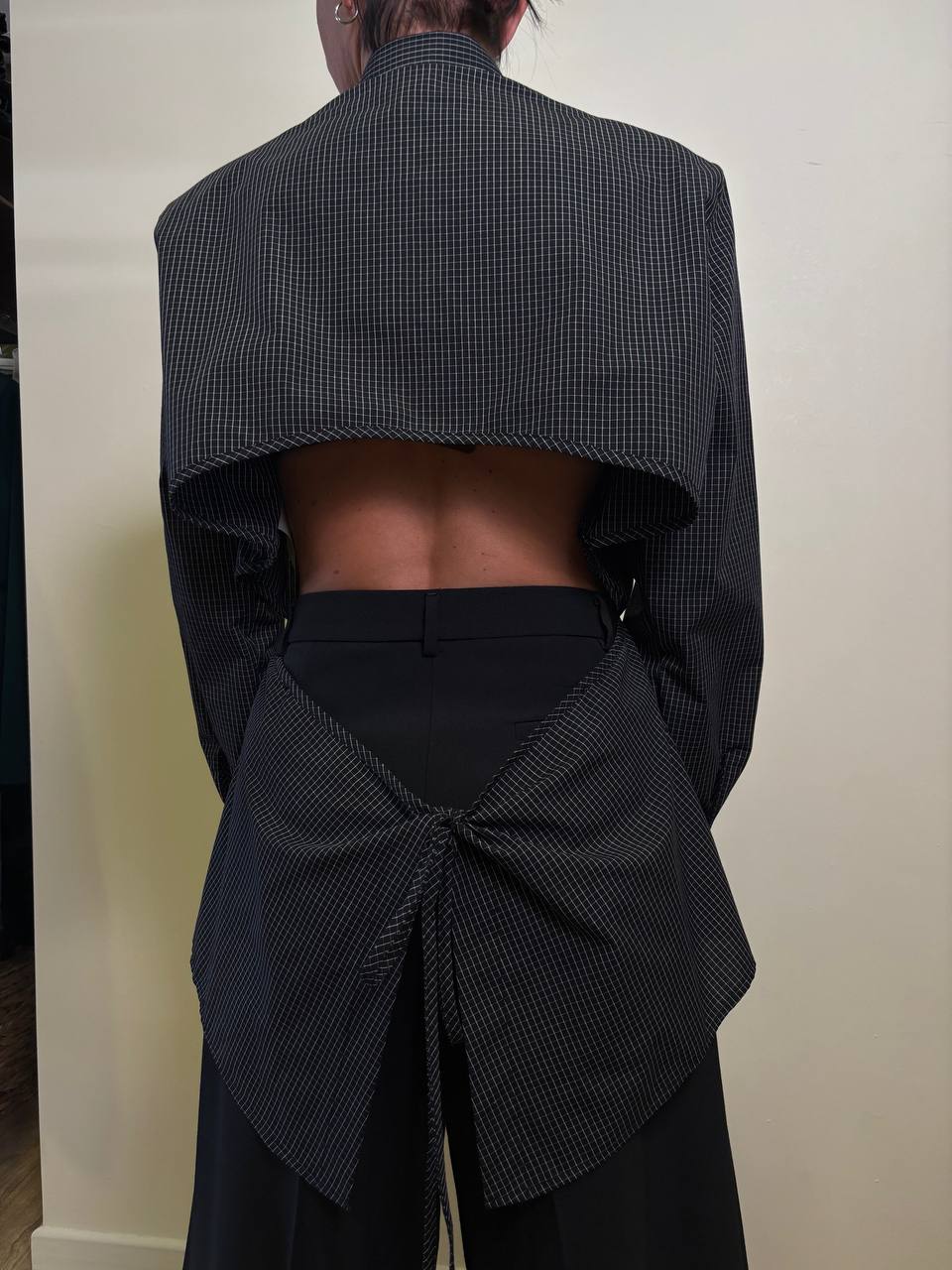 VICOLO - Camicia a quadri over con scollatura e laccetto regolabile posteriore color nero