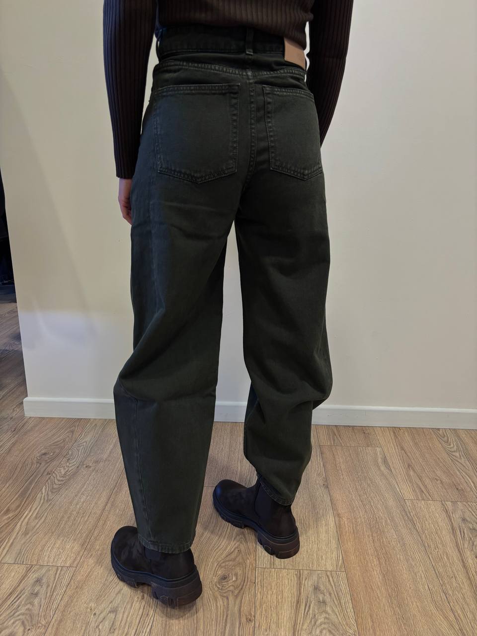 VICOLO - Jeans Chiara barrel fit a vita alta color verde militare