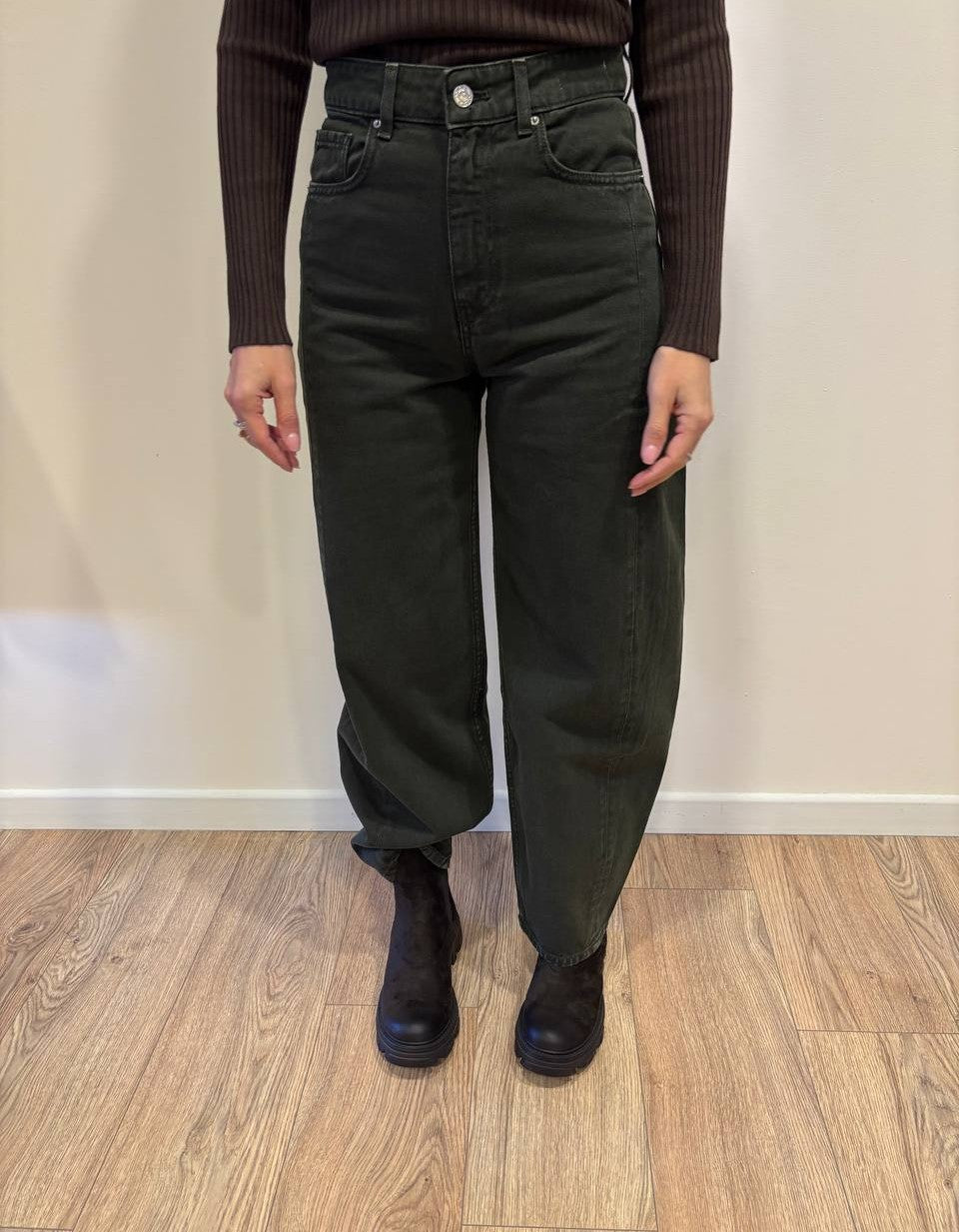 VICOLO - Jeans Chiara barrel fit a vita alta color verde militare