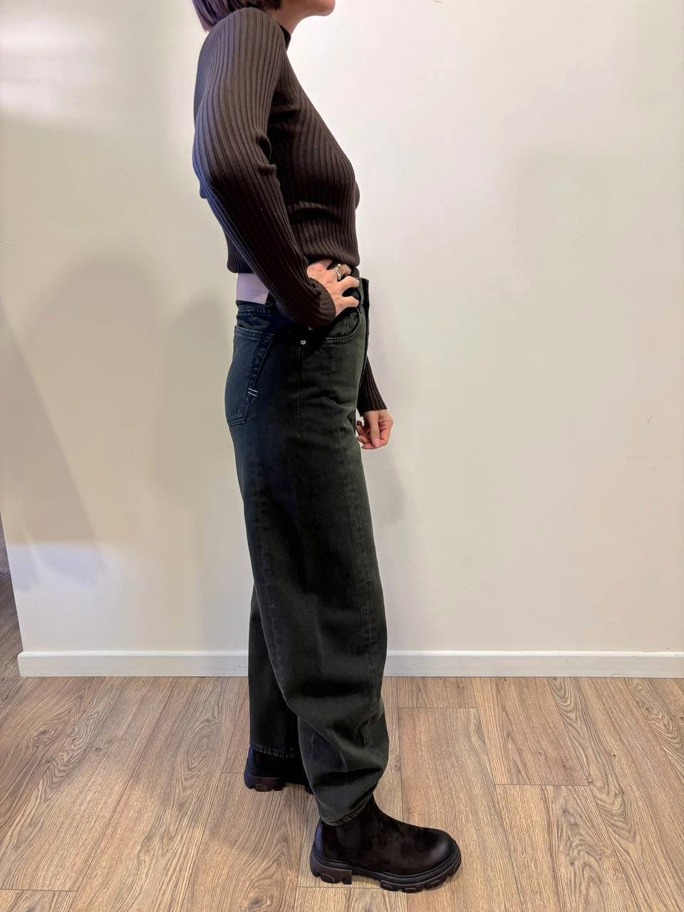 VICOLO - Jeans Chiara barrel fit a vita alta color verde militare