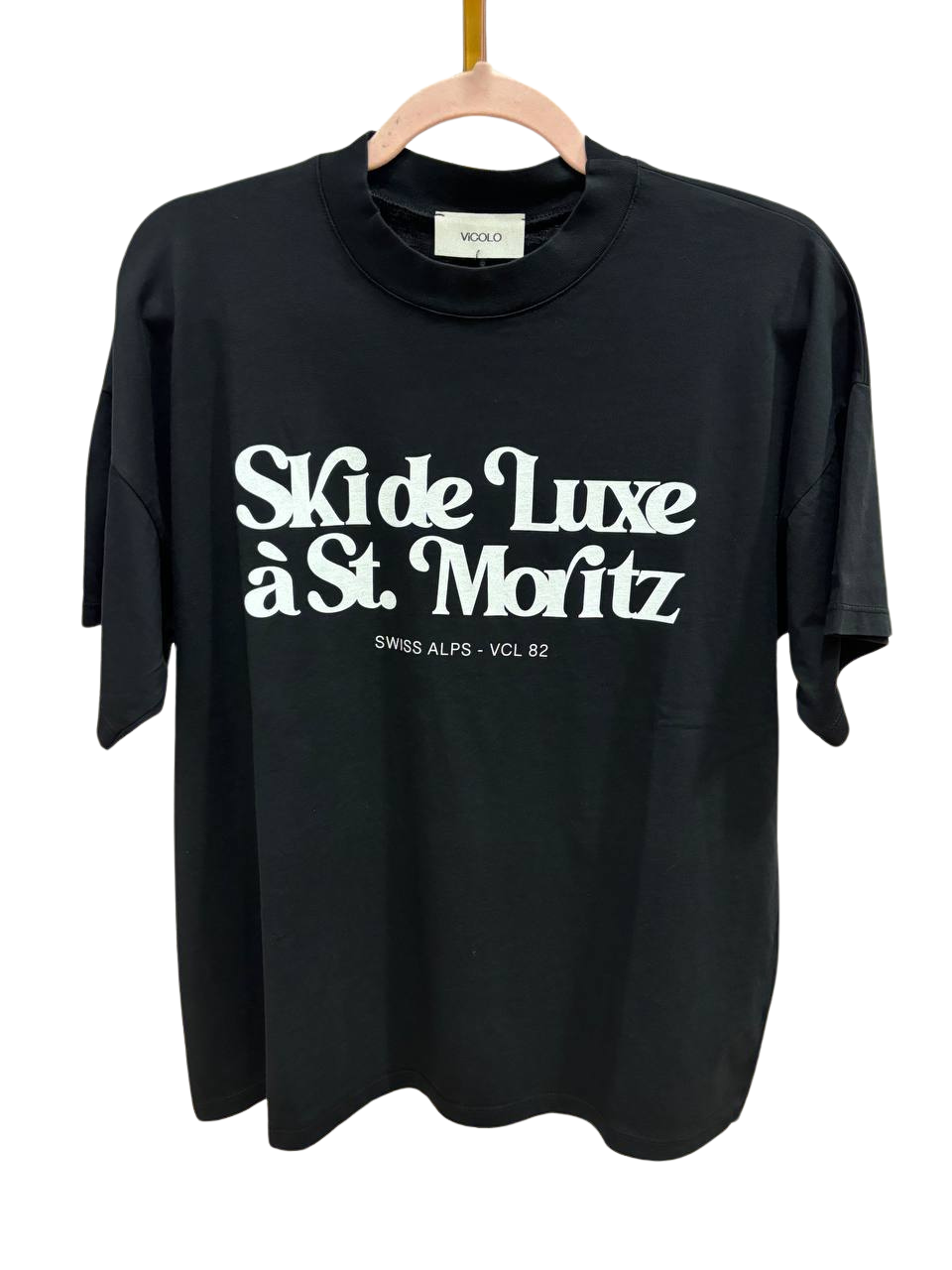 VICOLO - T-shirt in cotone con scritta "Ski de luxe a St. Moritz" - più colori