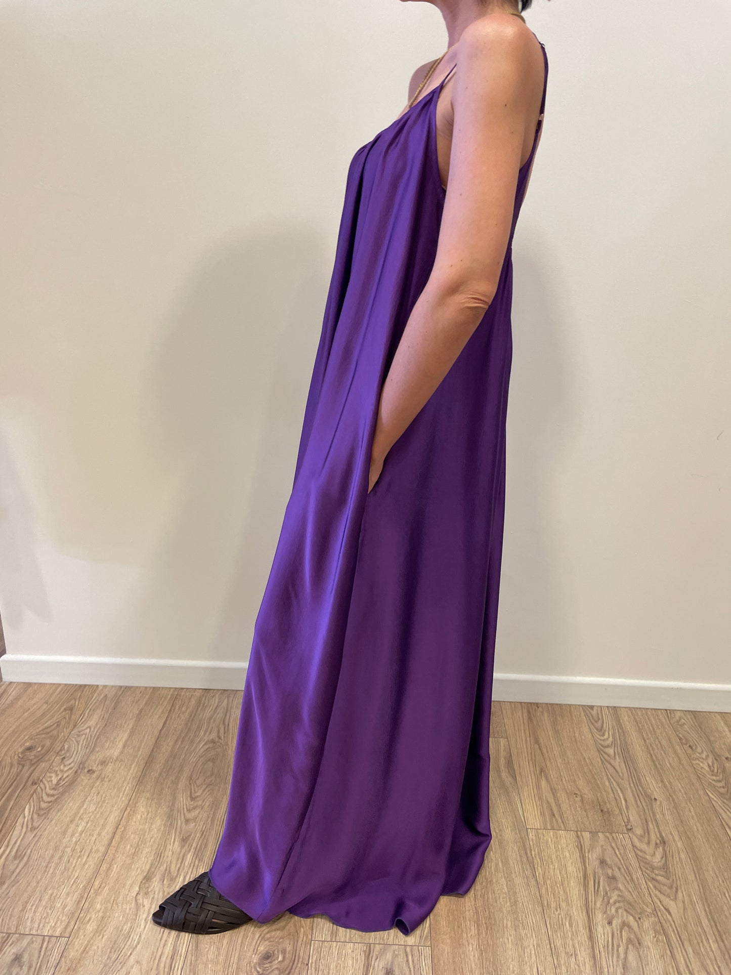 SUSY MIX - Abito lungo 100% viscosa con spalline sottili regolabili color viola
