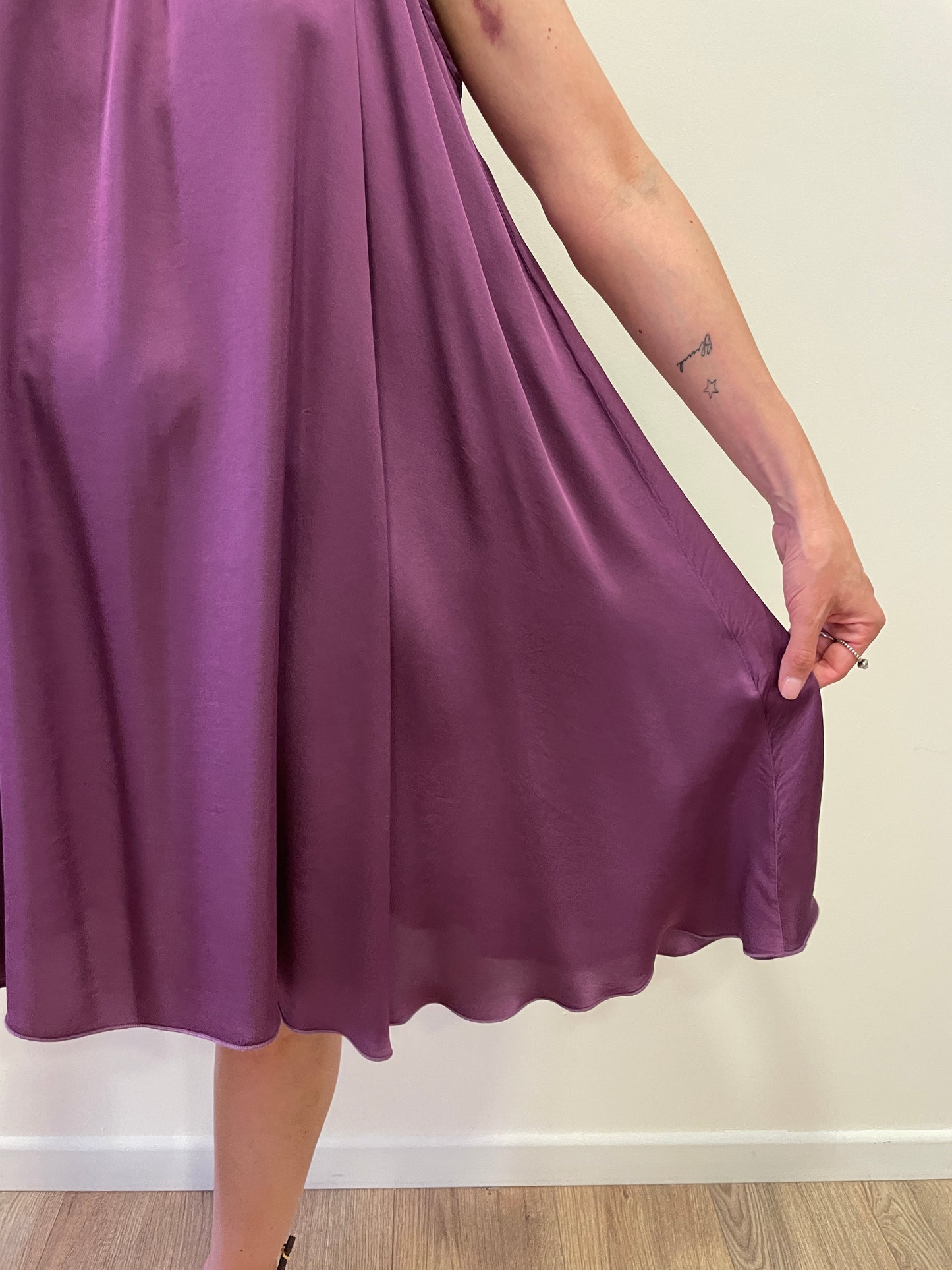 VICOLO - Abito corto in viscosa con coulisse sul retro color viola