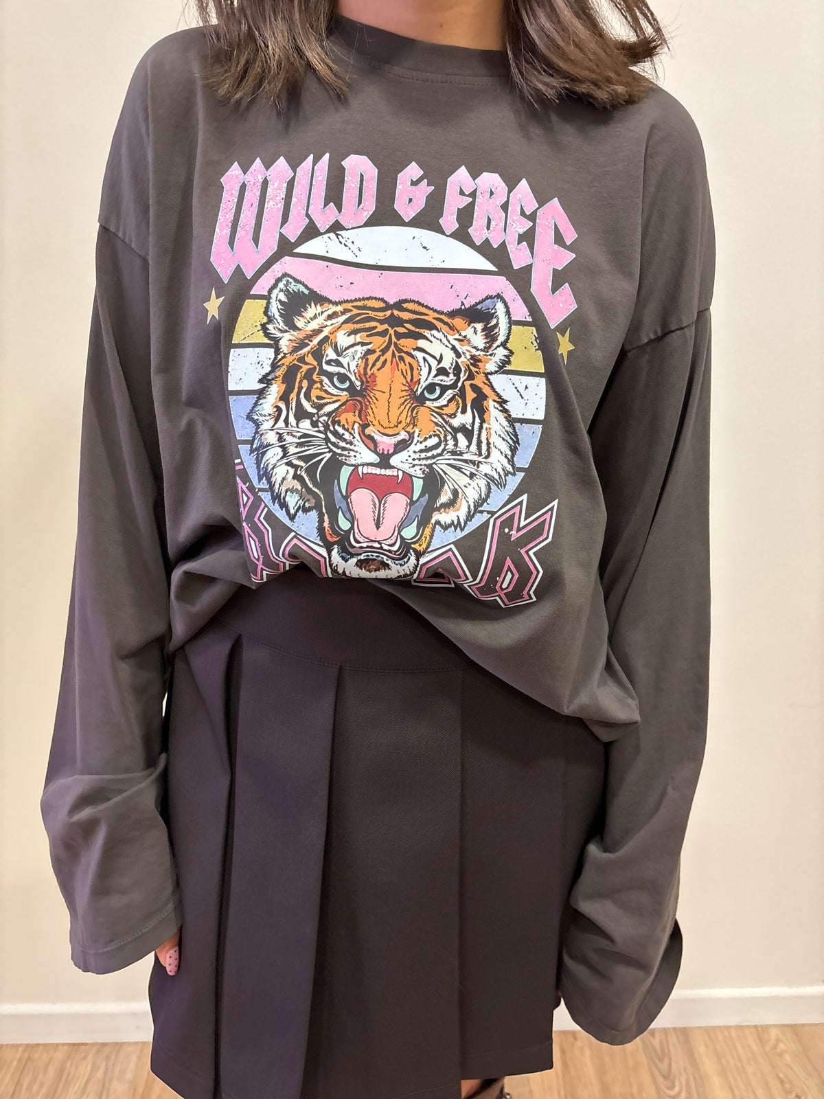 SUSY MIX - Maglia over in cotone con stampa tigre color moro
