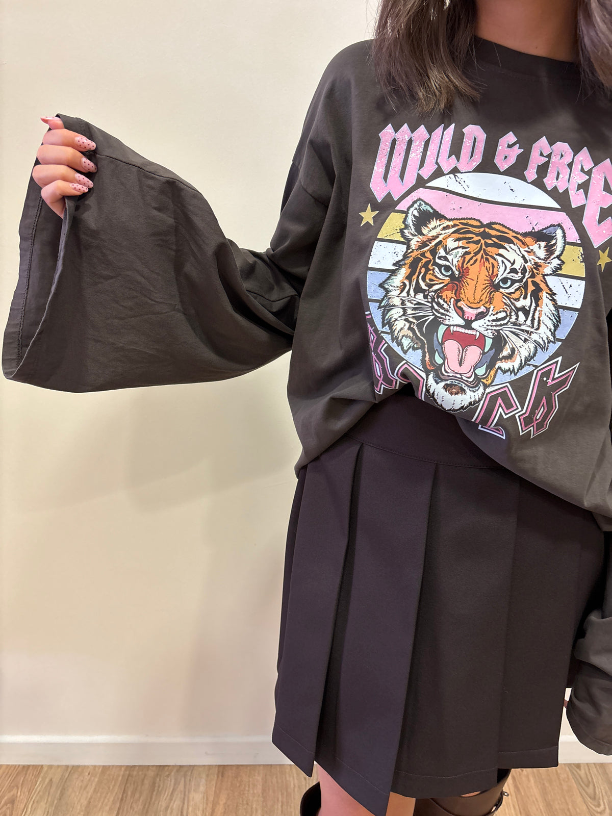 SUSY MIX - Maglia over in cotone con stampa tigre color moro