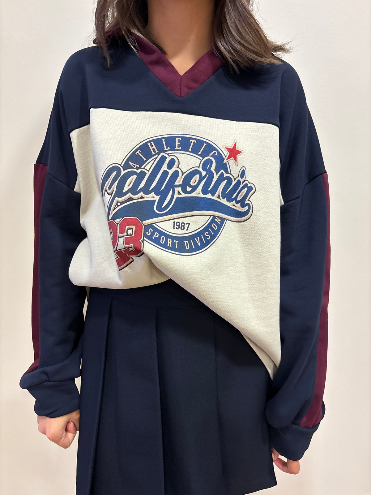 HAVEONE - Felpa over con scollo a V e stampa California color blu e bianco