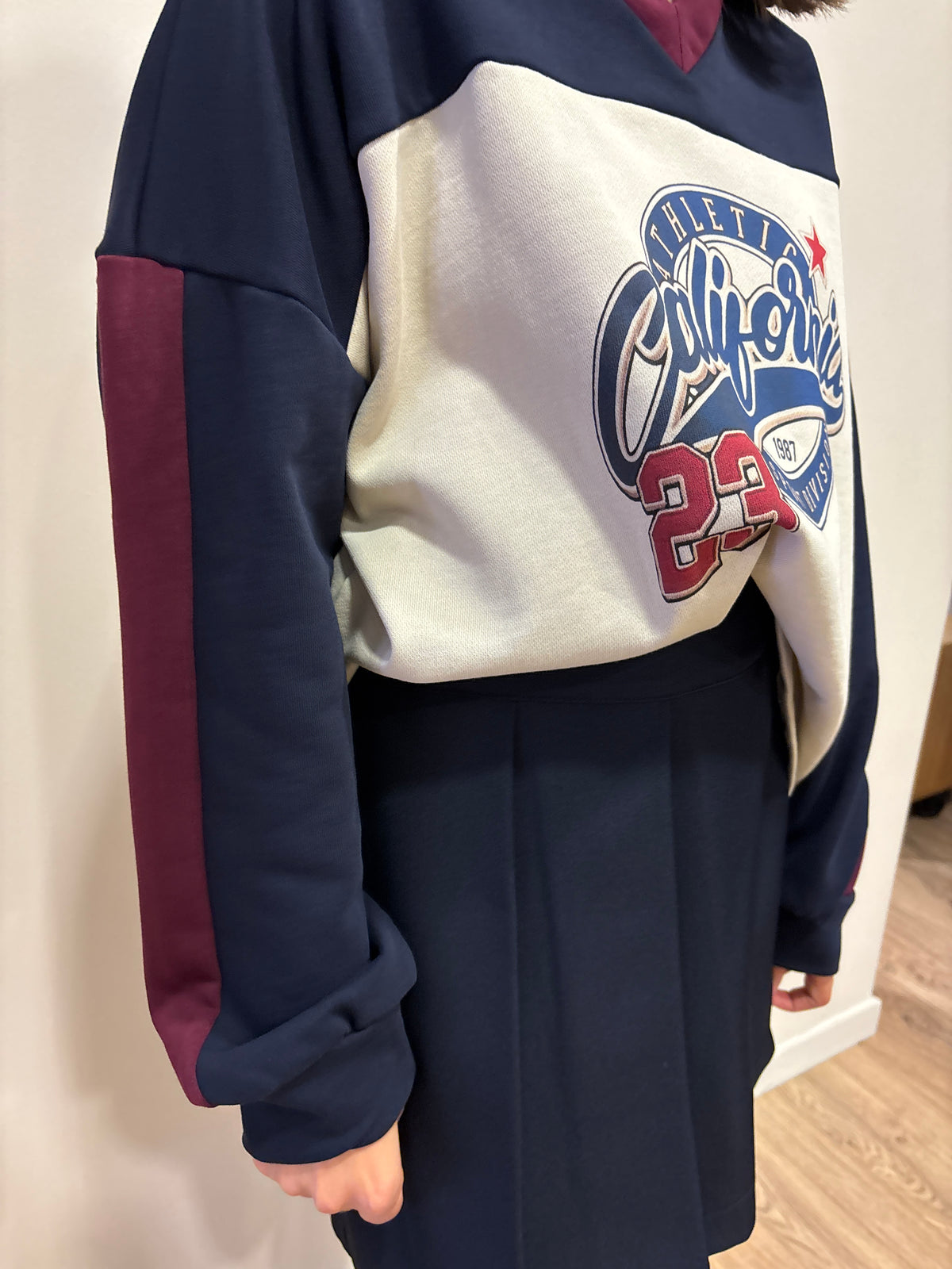 HAVEONE - Felpa over con scollo a V e stampa California color blu e bianco