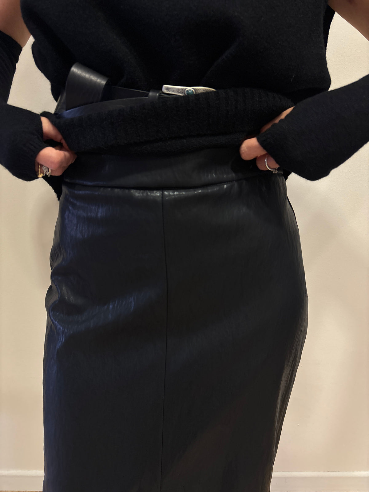 Gonna loungette Gold in ecopelle con spacco color nero