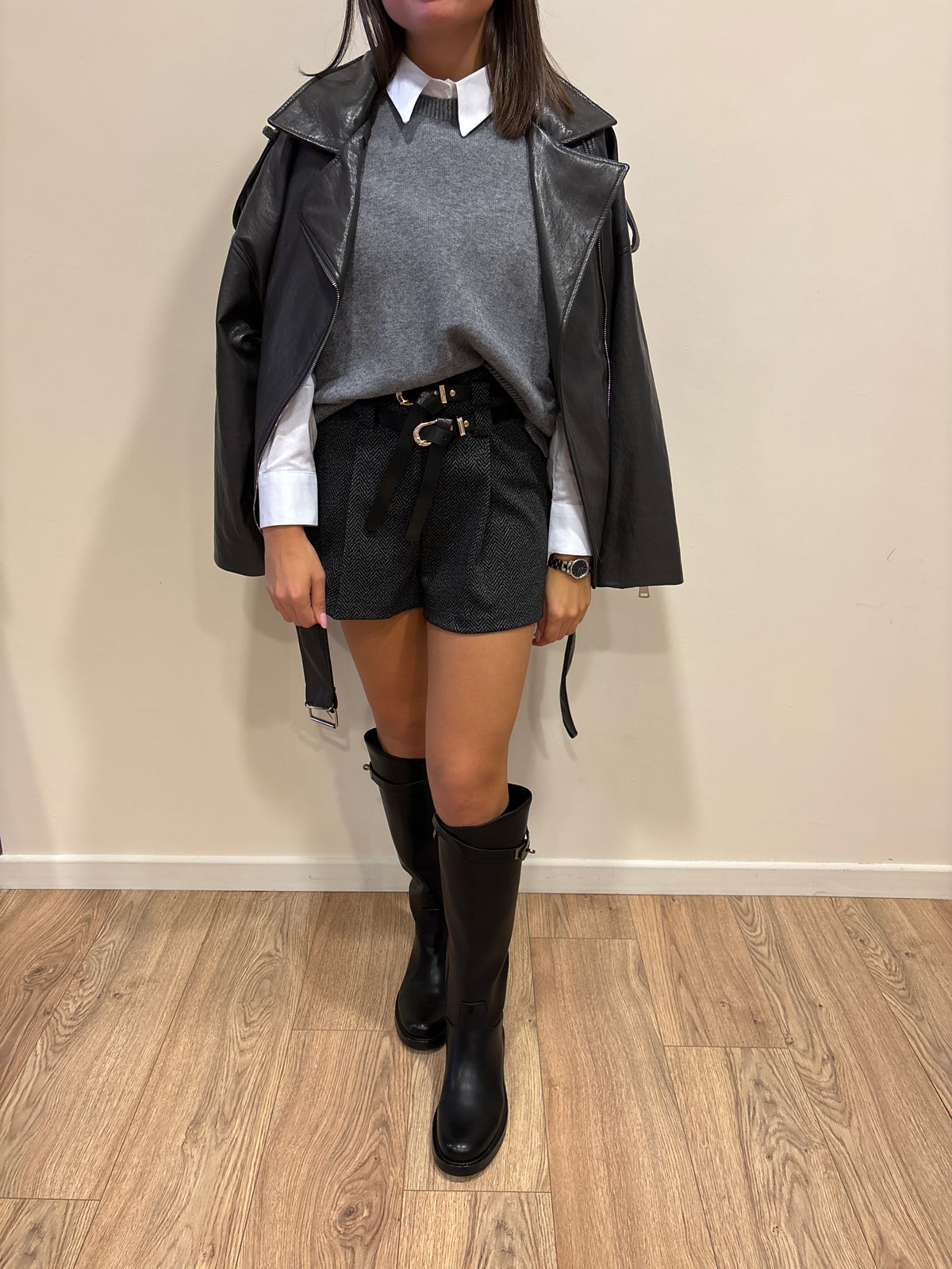 HAVEONE - Shorts spinato con pinces e doppia cintura color grigio e nero