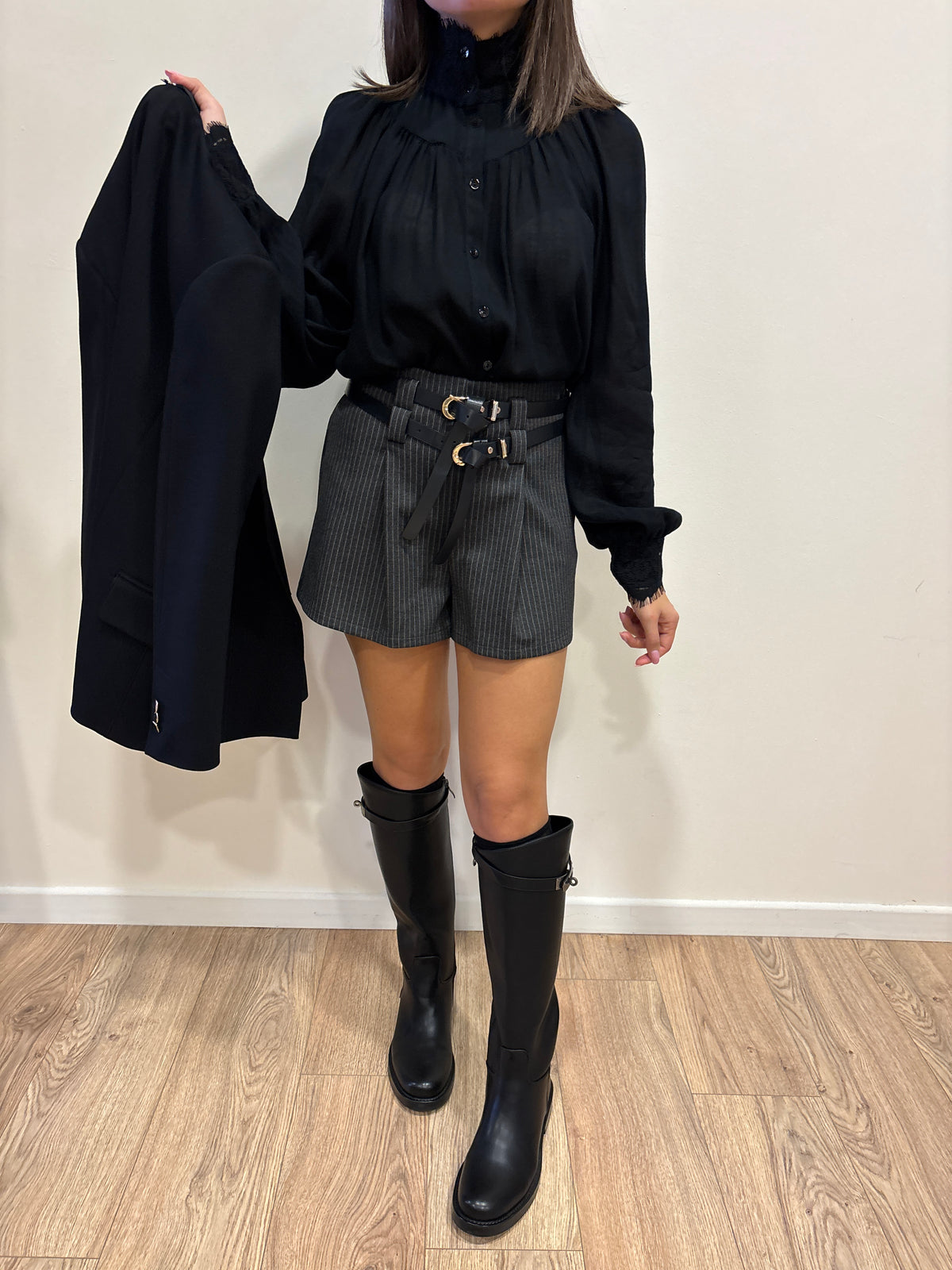 HAVEONE - Camicia nera con colletto alto e polsini in pizzo color nero
