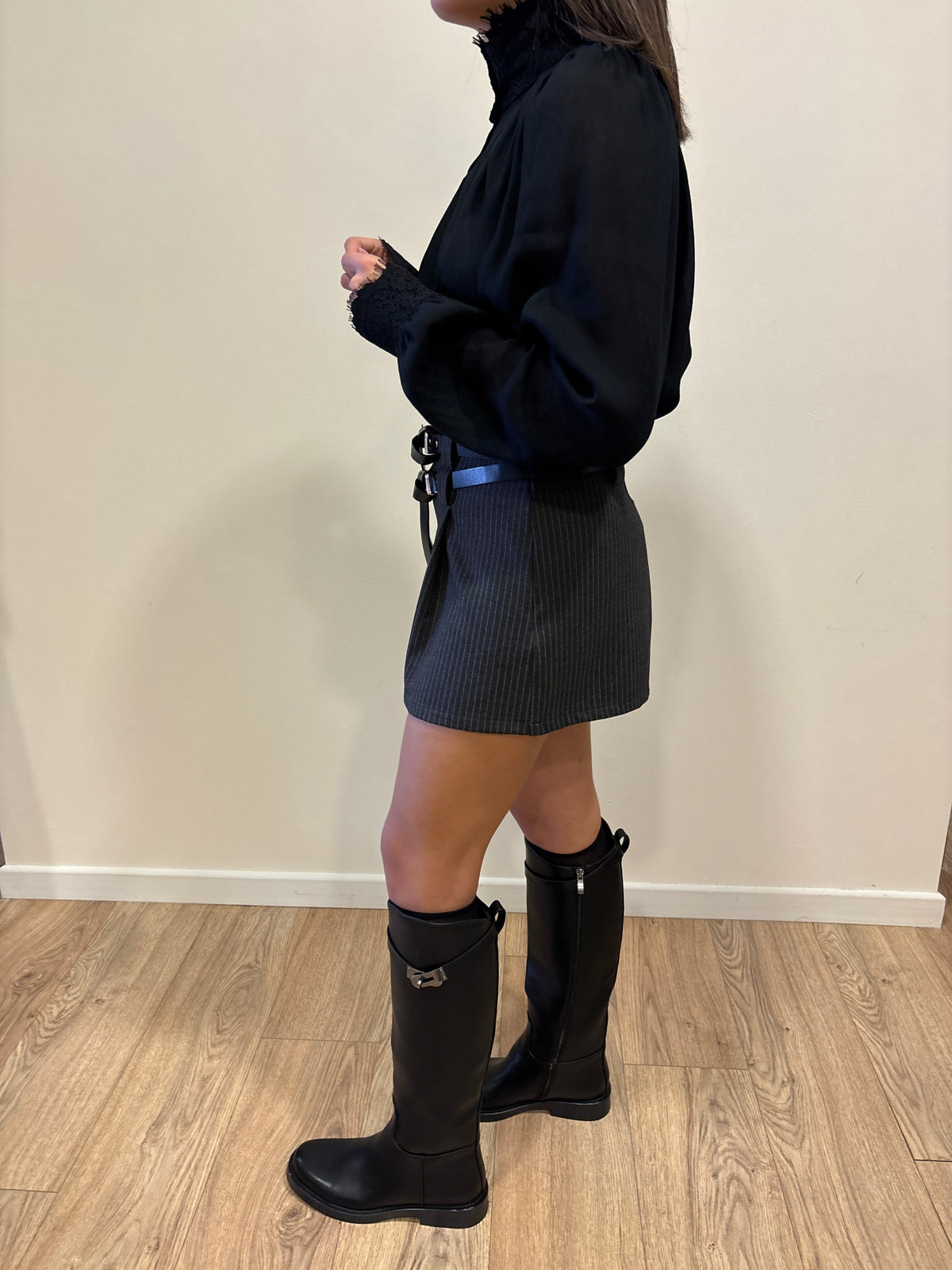 HAVEONE - Shorts gessato con pinces e doppia cintura color grigio