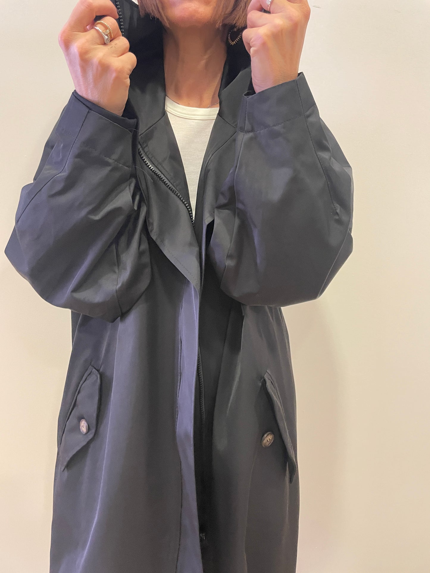 KONTATTO - Trench collo imbuto color nero