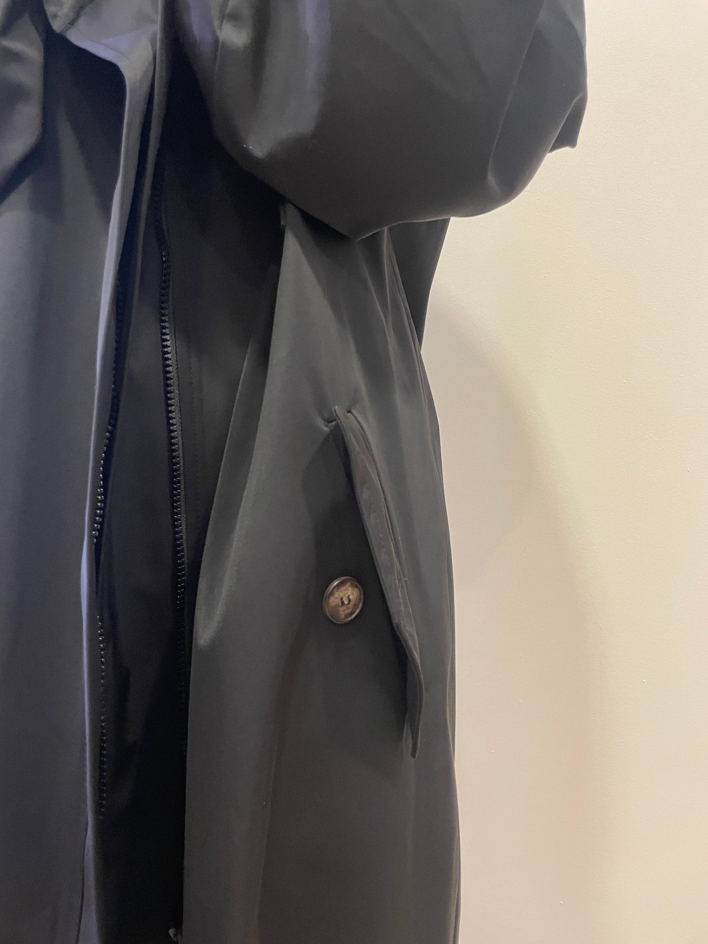 KONTATTO - Trench collo imbuto color nero