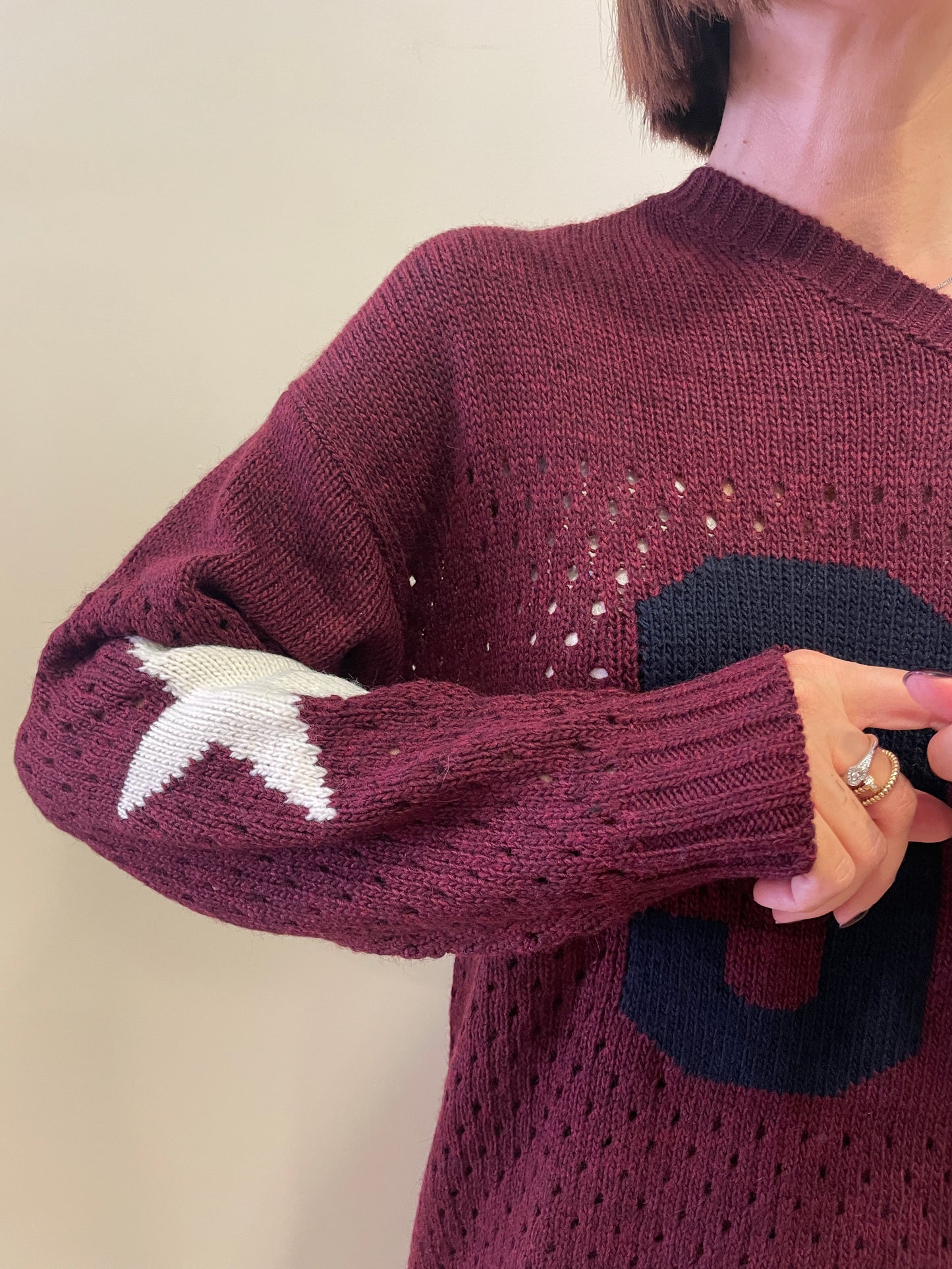 KONTATTO - Maglione scollo V a rete color bordeaux