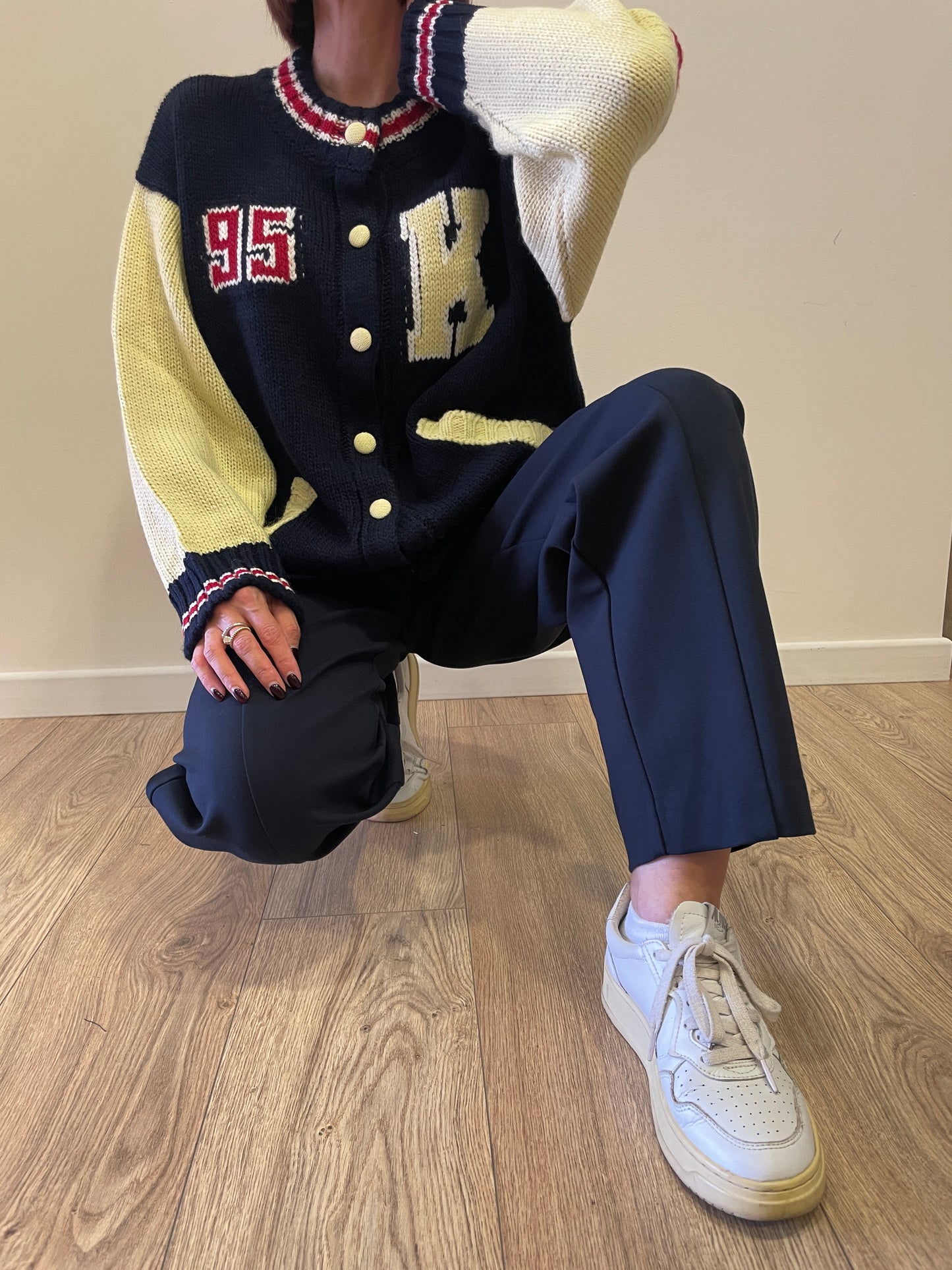 KONTATTO - Cardigan stile college con bottoni