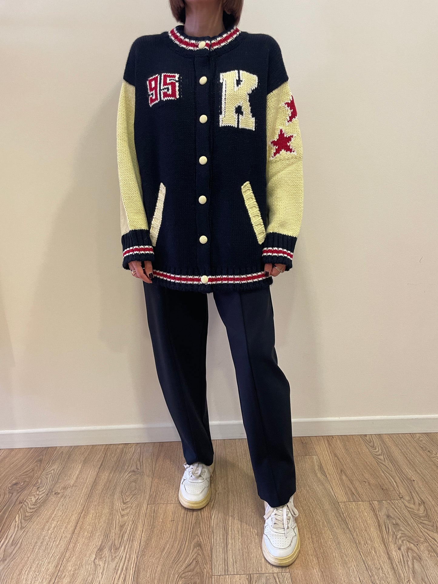 KONTATTO - Cardigan stile college con bottoni