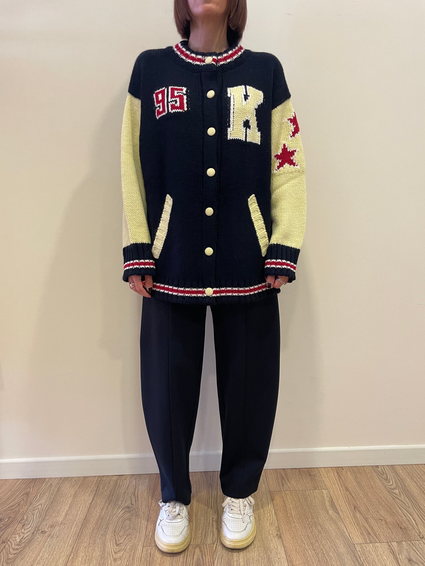 KONTATTO - Cardigan stile college con bottoni