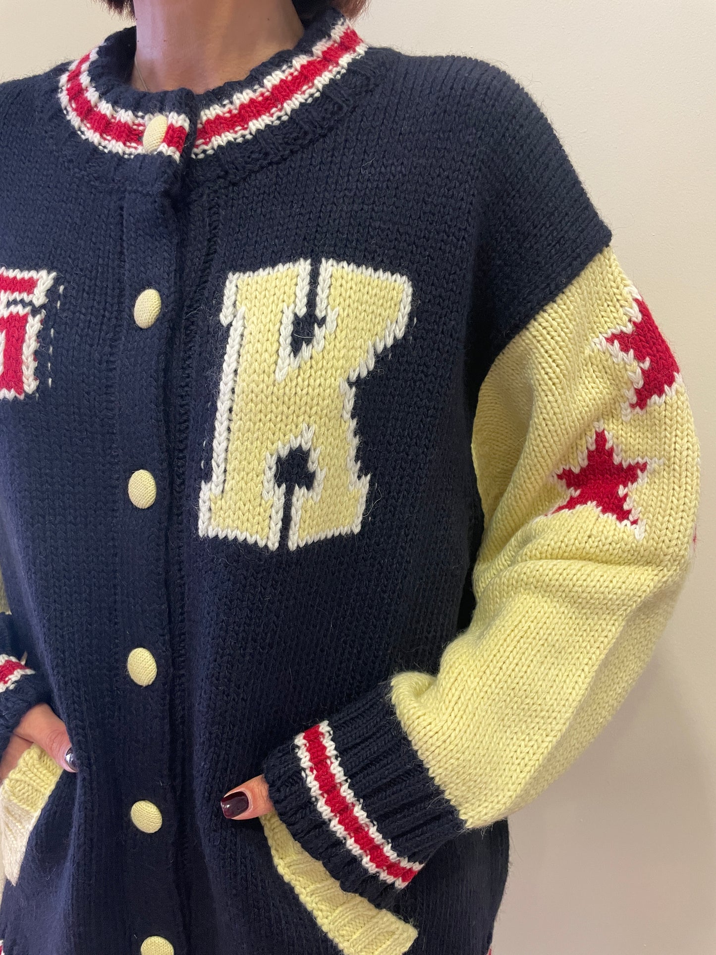 KONTATTO - Cardigan stile college con bottoni