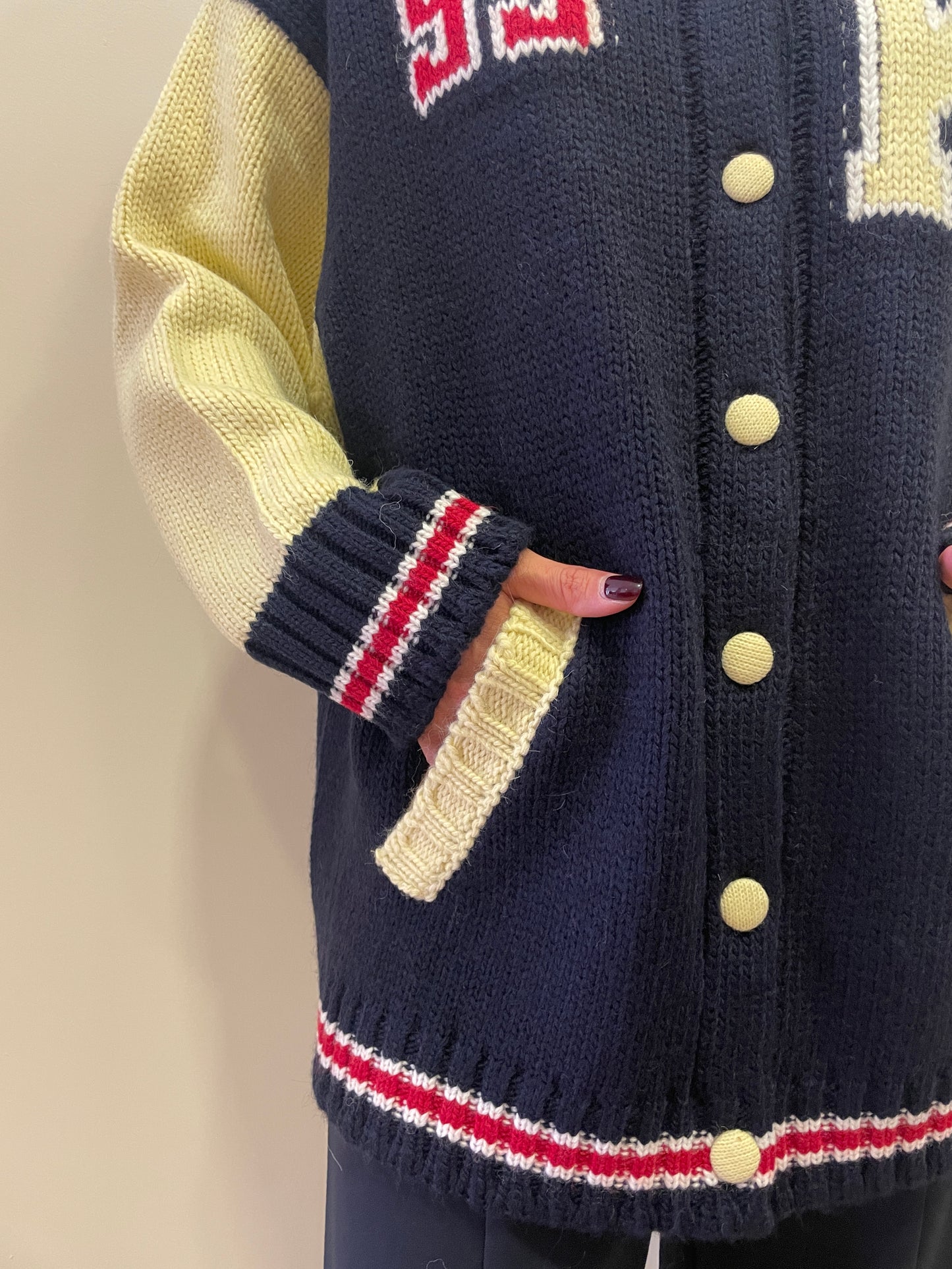 KONTATTO - Cardigan stile college con bottoni