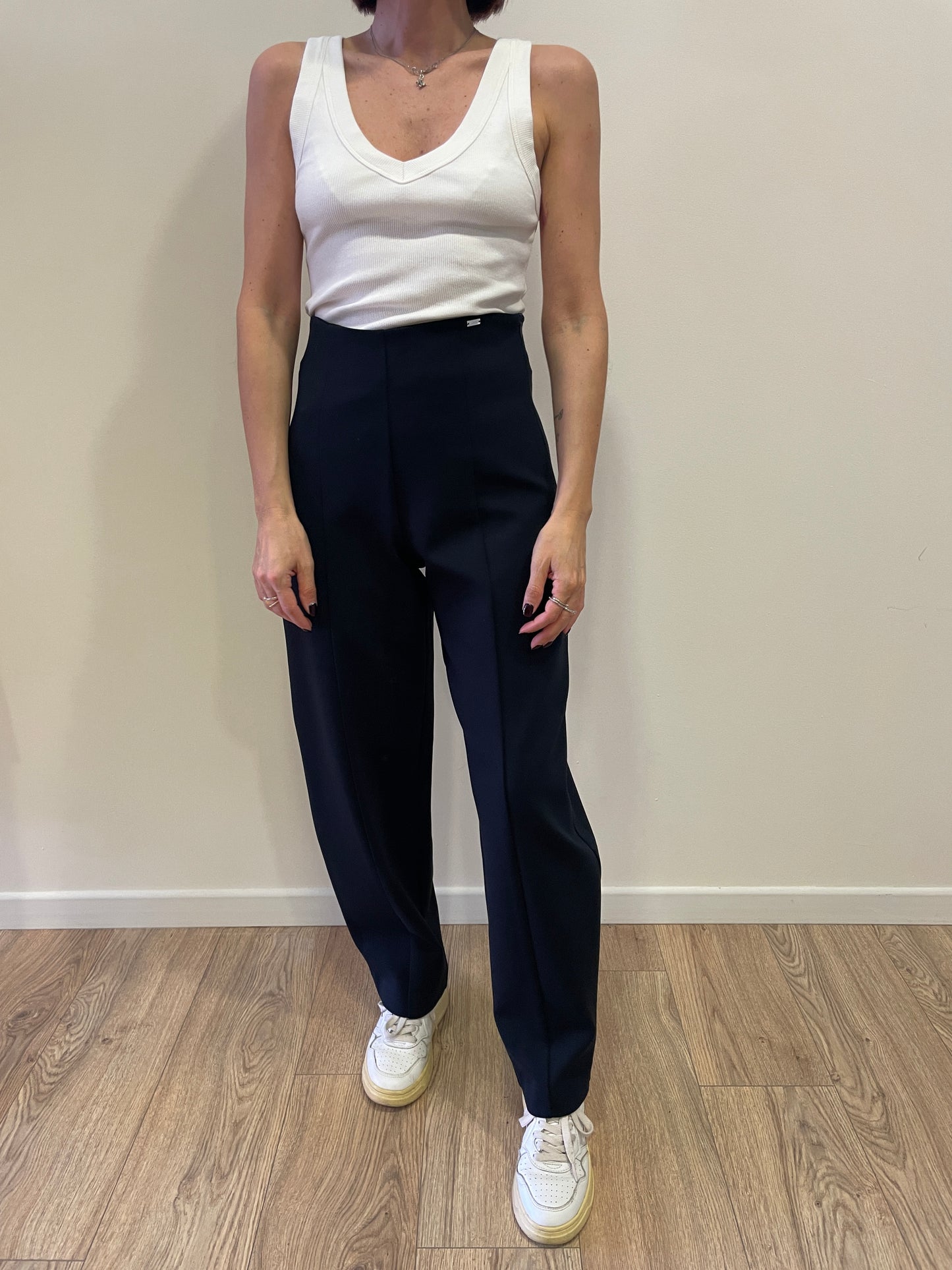KAOS - Pantalone barrel fit con zip laterale in punto milano color blu