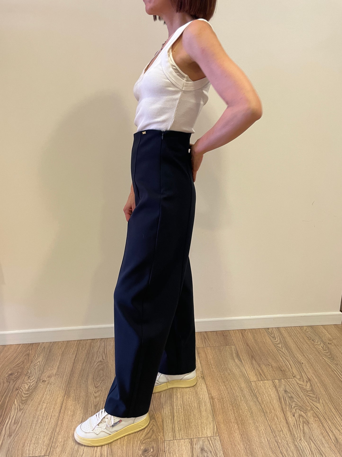 KAOS - Pantalone barrel fit con zip laterale in punto milano color blu
