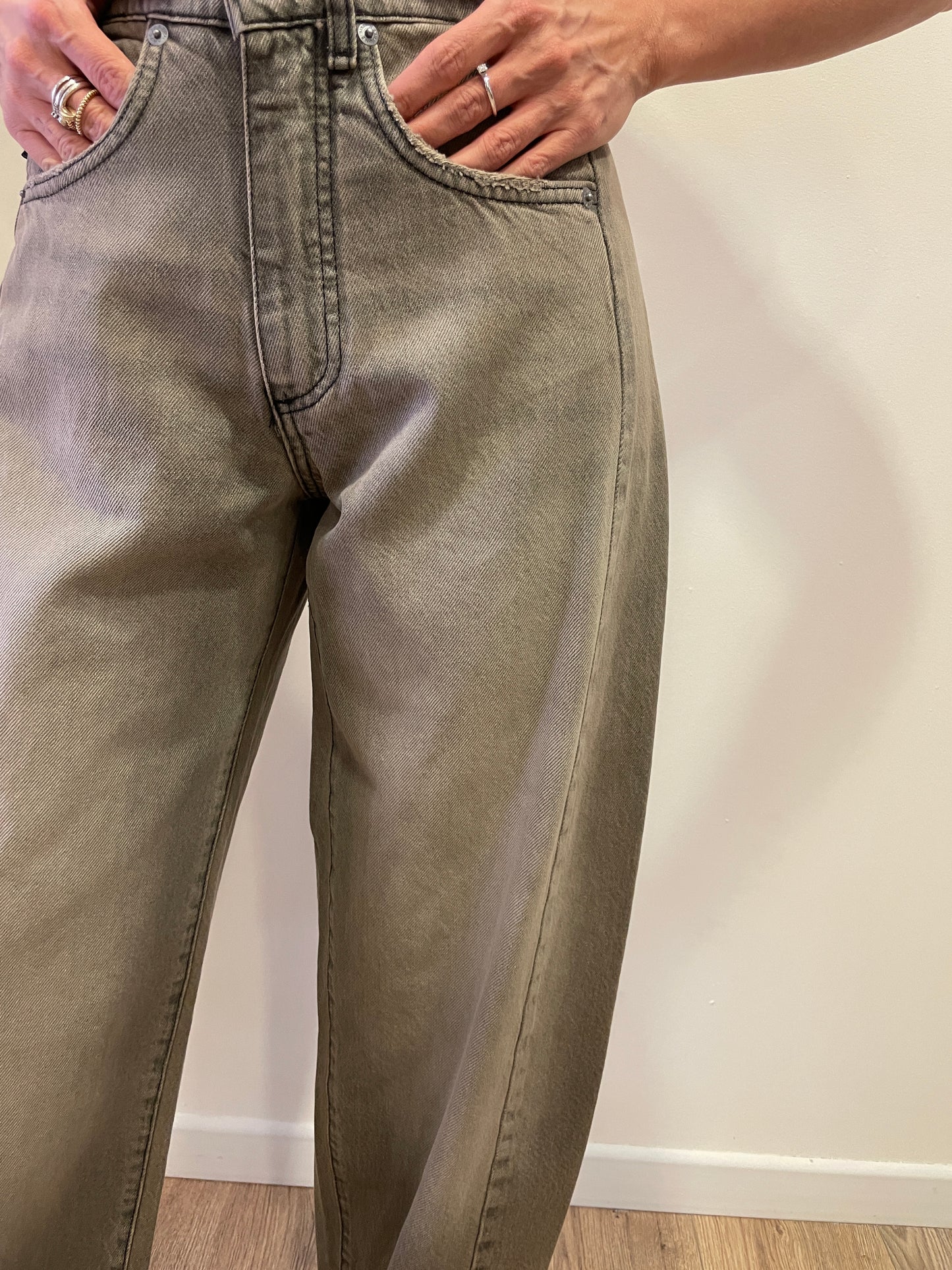 HAVEONE - Jeans Lucy barrel fit con cuciture laterali color marmorizzato taupe