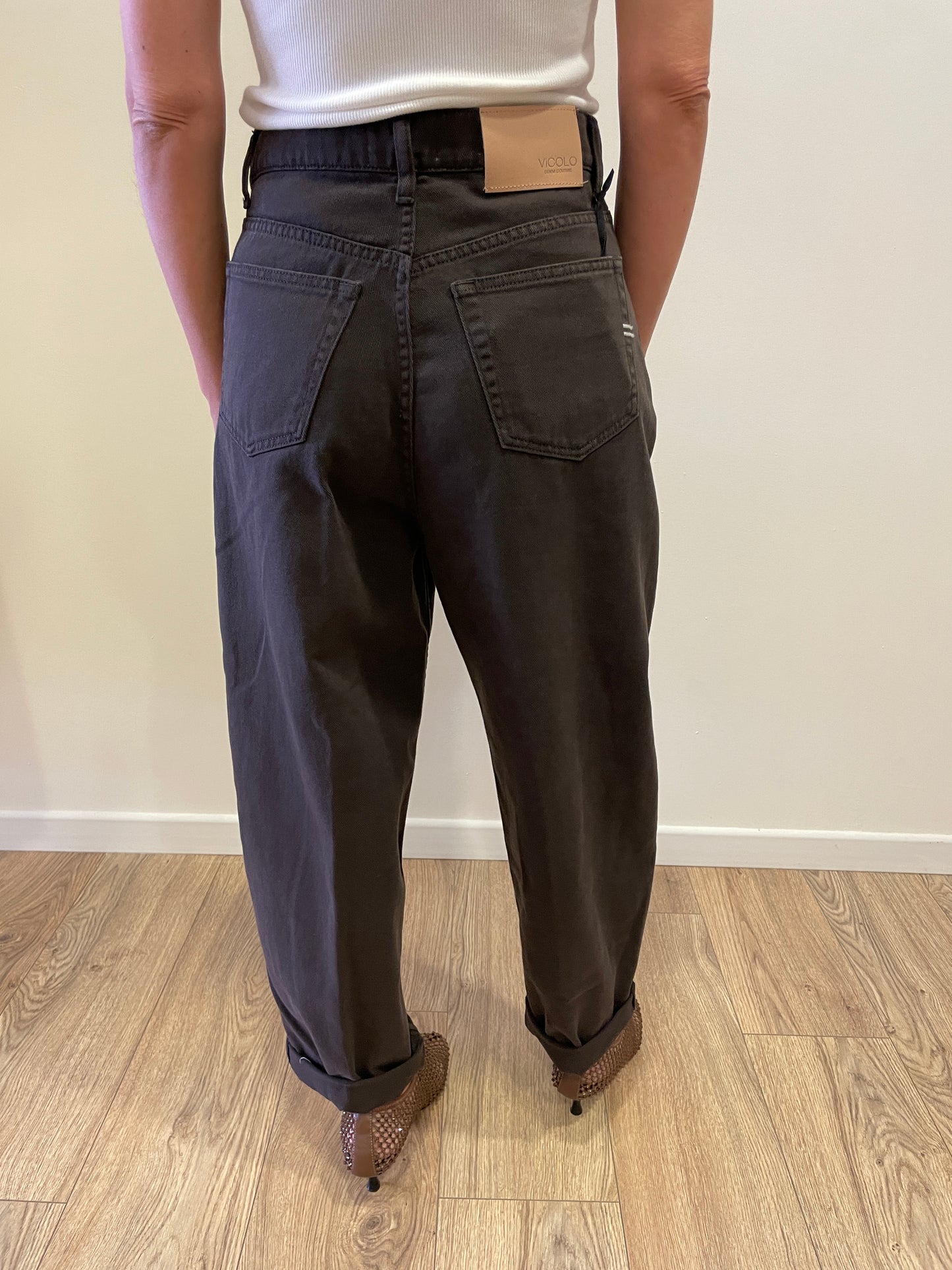 VICOLO - Jeans Laila baggy fit a vita media color moro