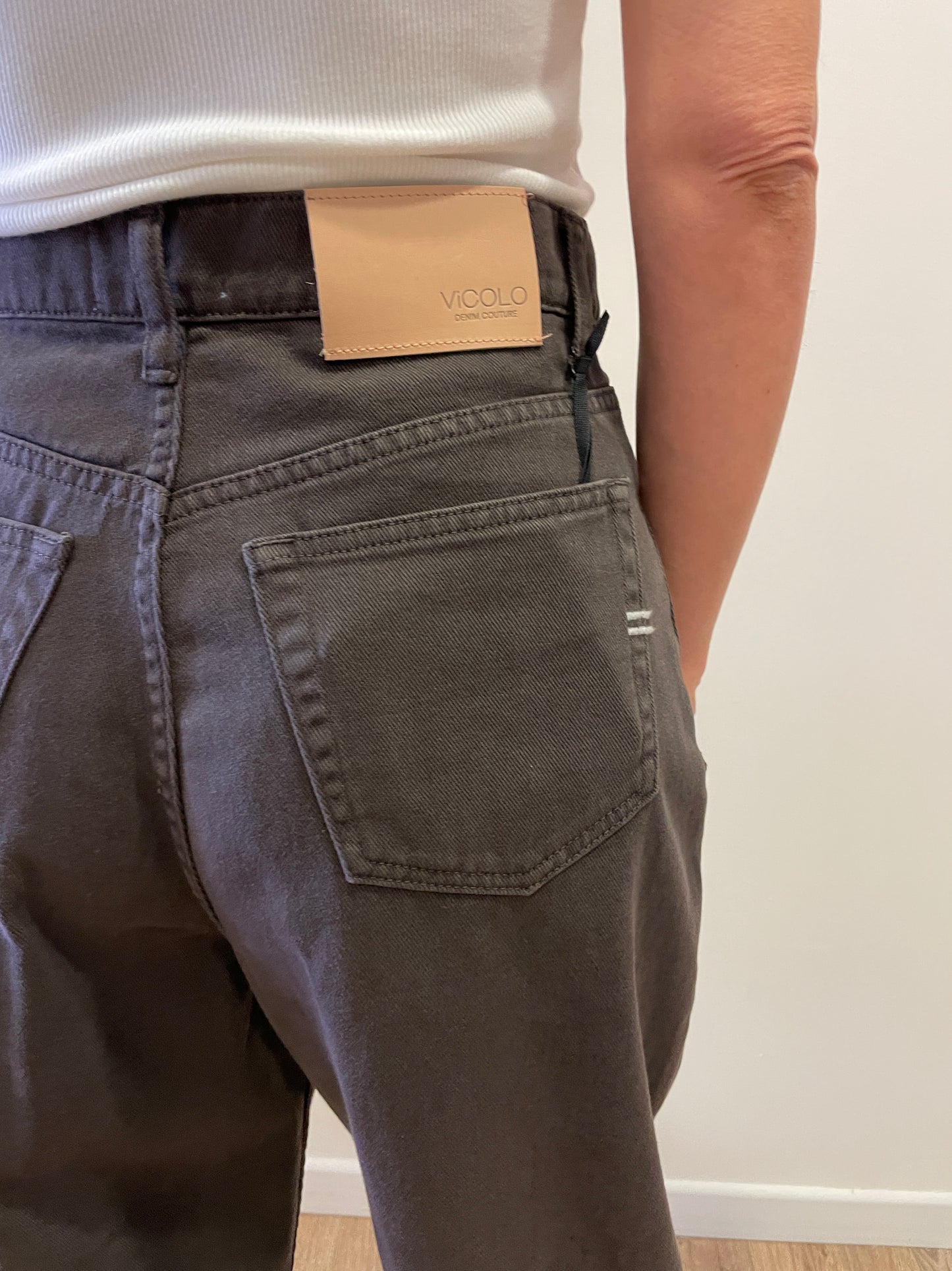 VICOLO - Jeans Laila baggy fit a vita media color moro