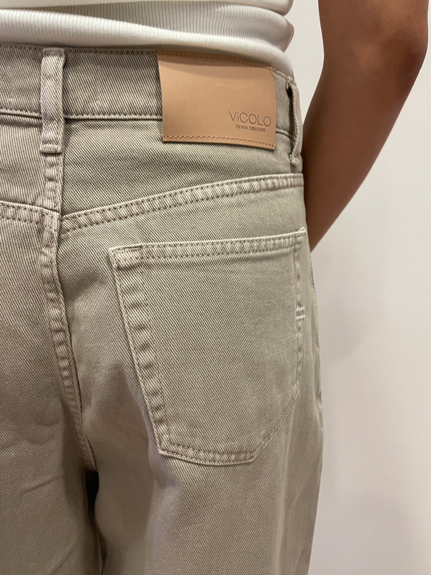 VICOLO - Jeans Laila baggy fit a vita media color taupe