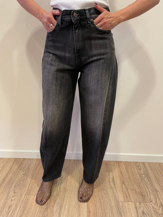 VICOLO - Jeans Chiara barrel fit a vita alta color nero sbavato