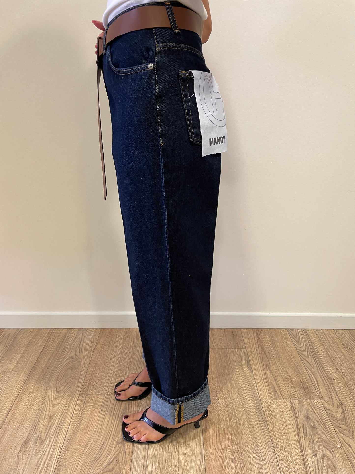 HAVEONE - Jeans Mandy a vita medio-alta elasticizzato con cintura e risvolto color denim blu scuro