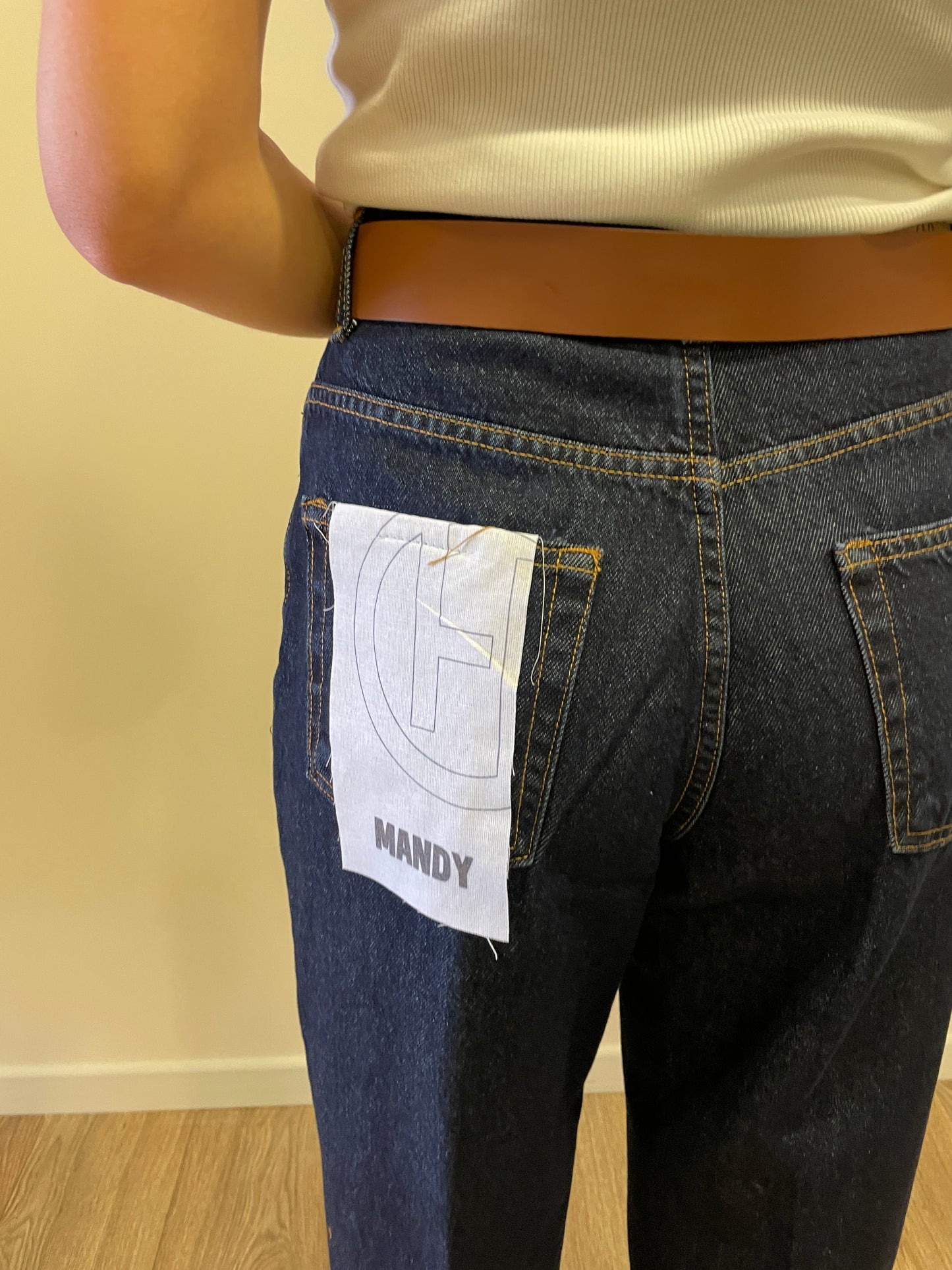 HAVEONE - Jeans Mandy a vita medio-alta elasticizzato con cintura e risvolto color denim blu scuro