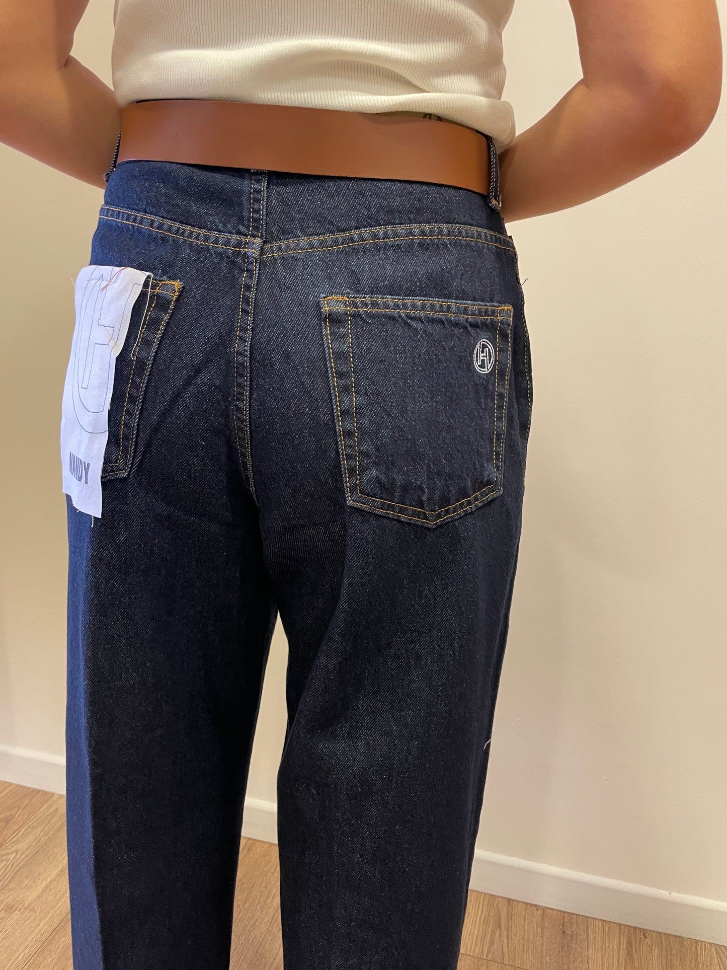 HAVEONE - Jeans Mandy a vita medio-alta elasticizzato con cintura e risvolto color denim blu scuro