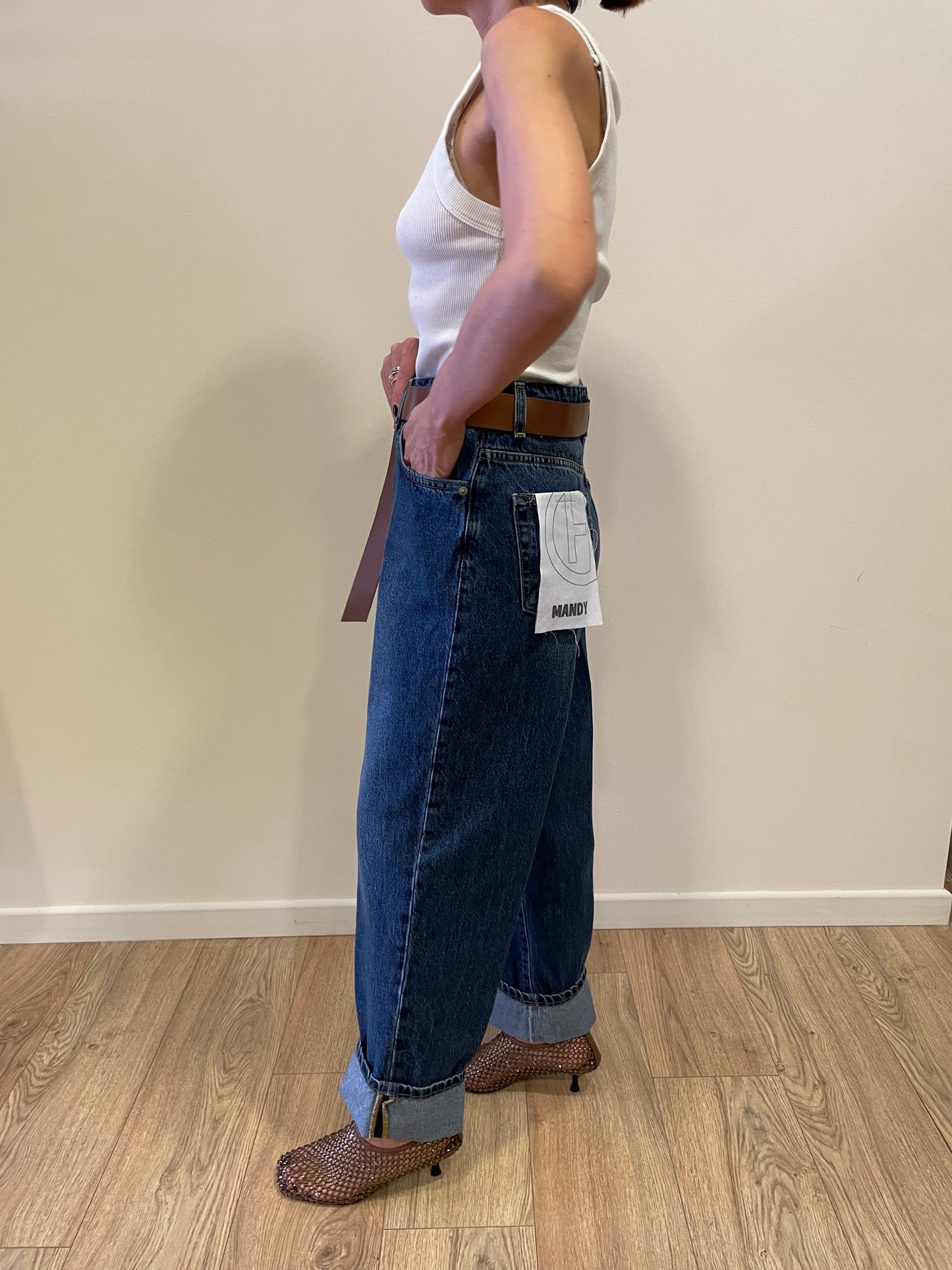 HAVEONE - Jeans Mandy a vita medio-alta elasticizzato con cintura e risvolto color denim blu chiaro