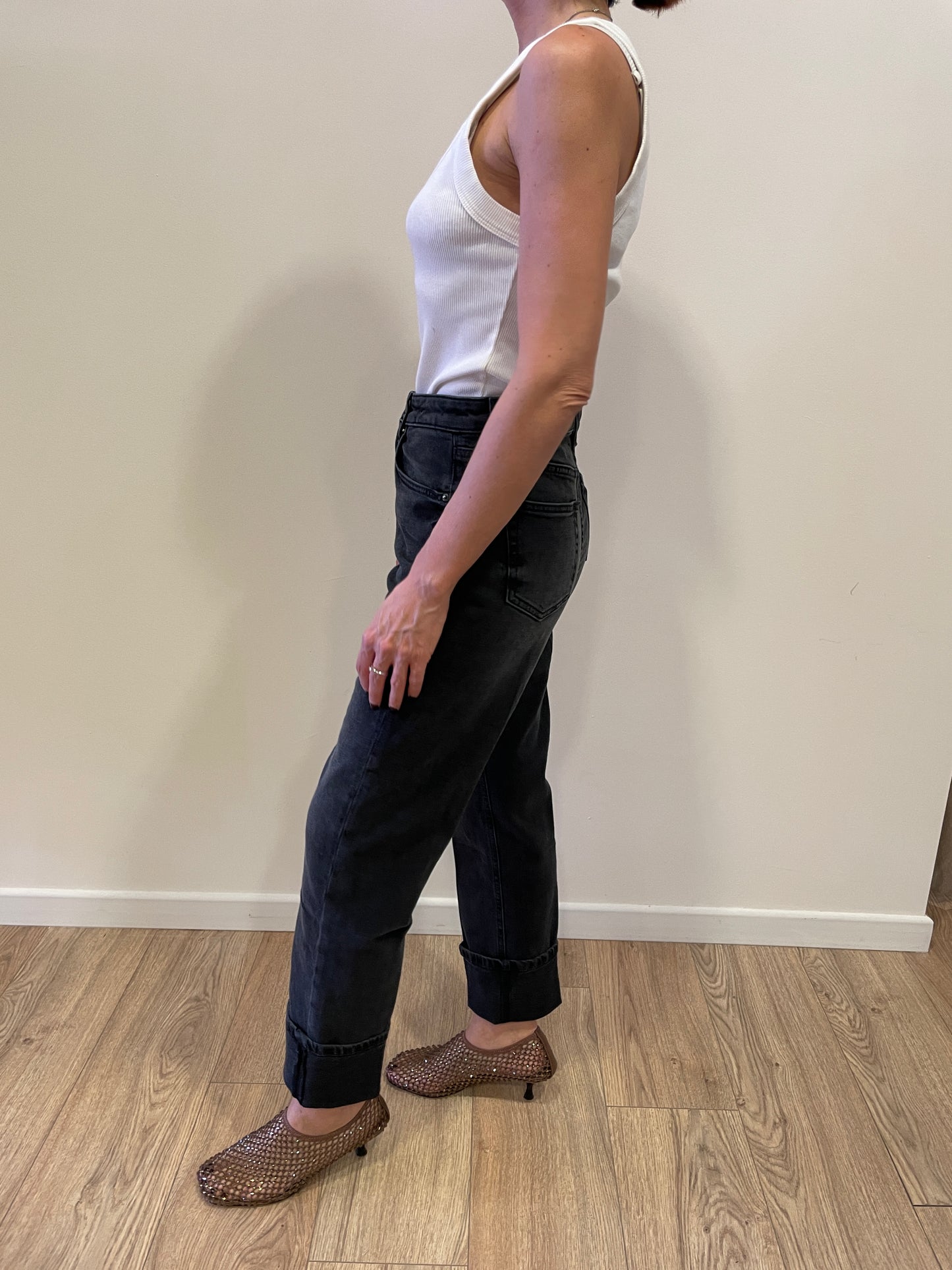 VICOLO - Jeans Maggie a vita media elasticizzato a gamba dritta con risvolto color denim nero