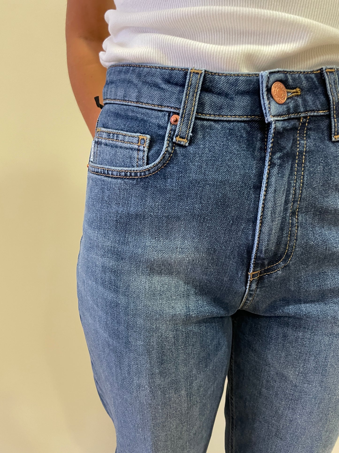 VICOLO - Jeans Maggie a vita media elasticizzato a gamba dritta con risvolto color denim blu