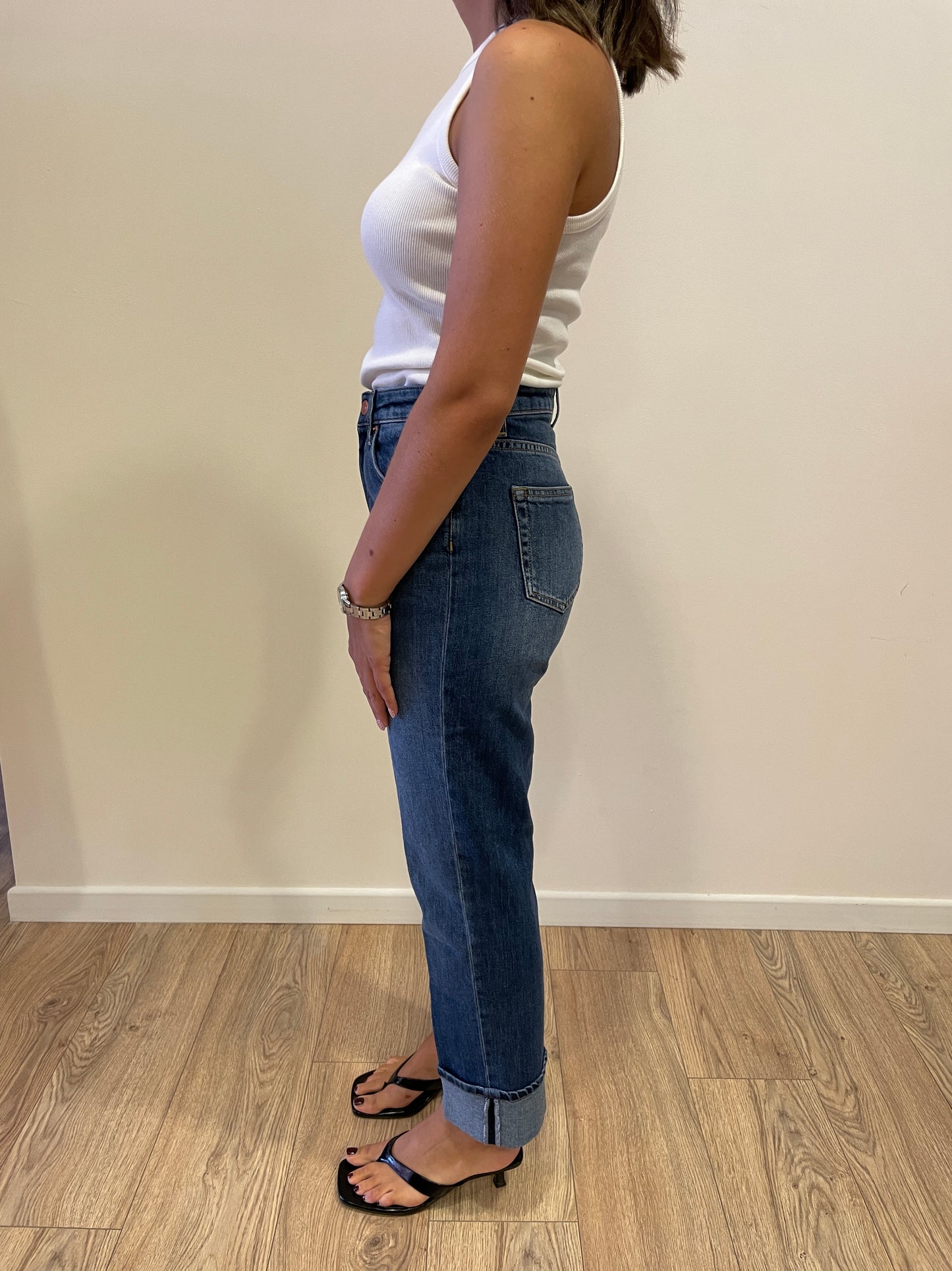 VICOLO - Jeans Maggie a vita media elasticizzato a gamba dritta con risvolto color denim blu
