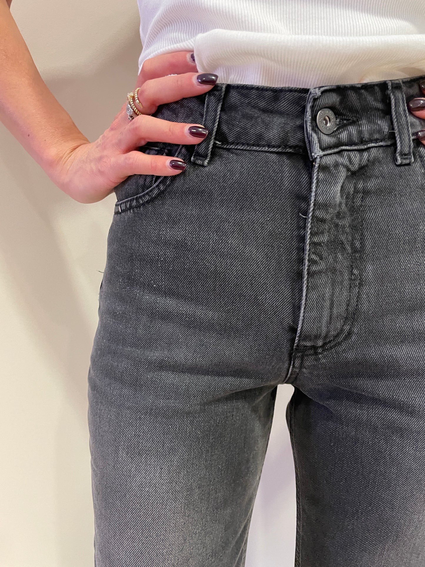 KONTATTO - Jeans Ananas slim cropped a vita alta color black stone