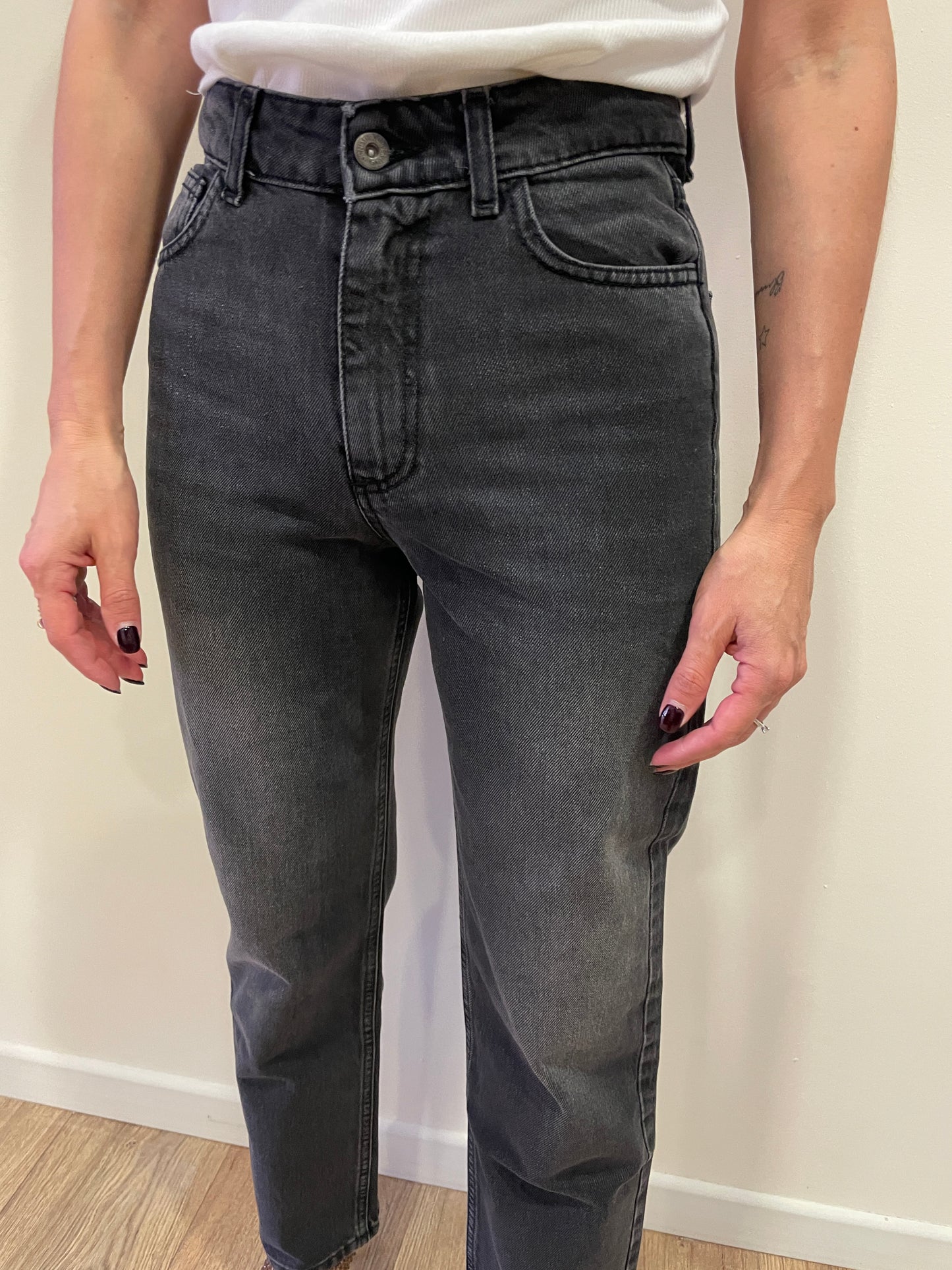 KONTATTO - Jeans Ananas slim cropped a vita alta color black stone