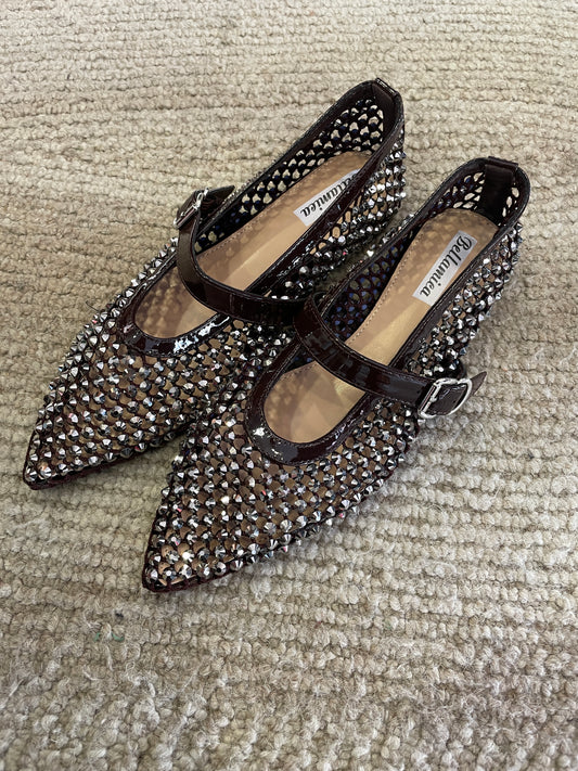 Ballerine a punta con strass e cinturino color moro