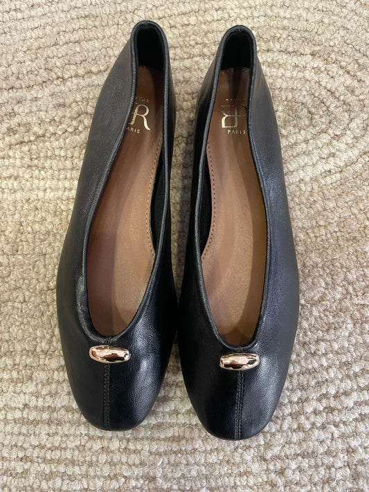 Ballerine in ecopelle color nero con dettaglio gioiello dorato