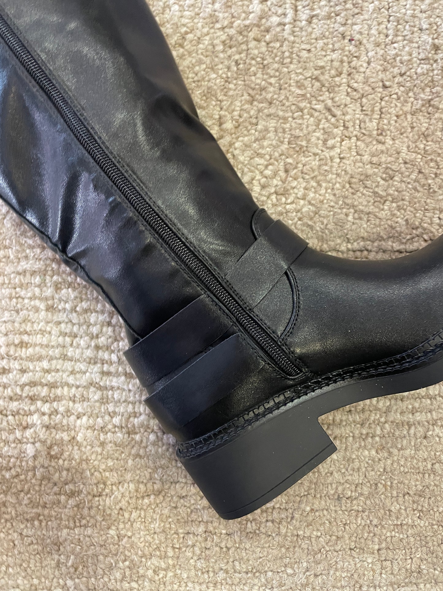 Stivale bickers nero in ecopelle con fibbie