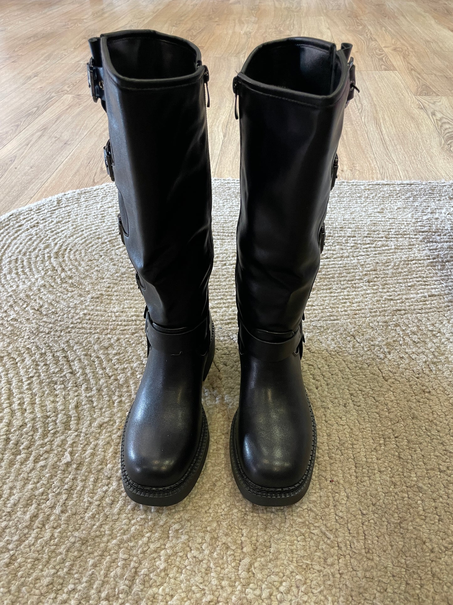 Stivale bickers nero in ecopelle con fibbie